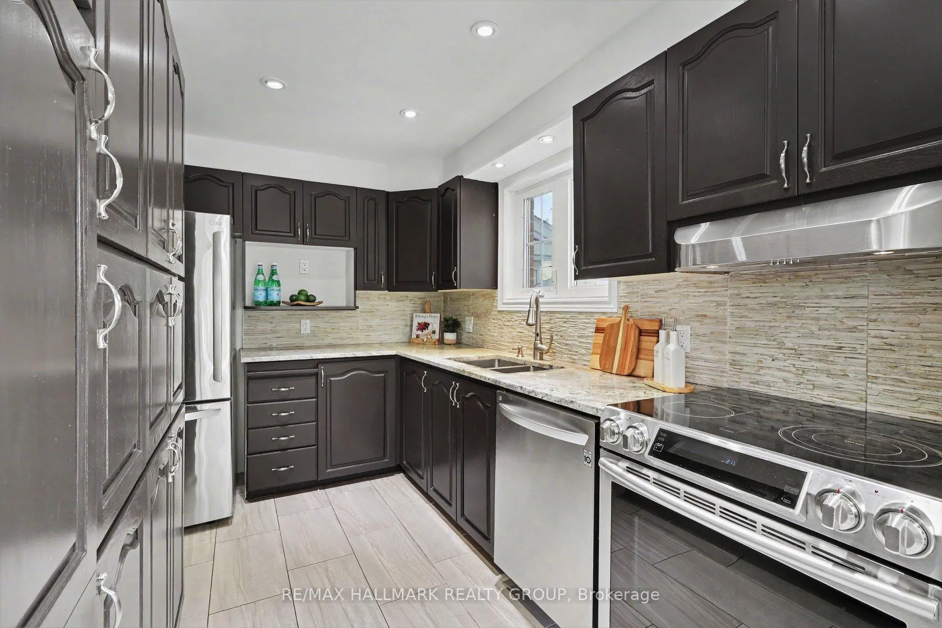 Photo 11 of 27 Sandcliffe Terrace, Ottawa, Centrepointe — HOMEH