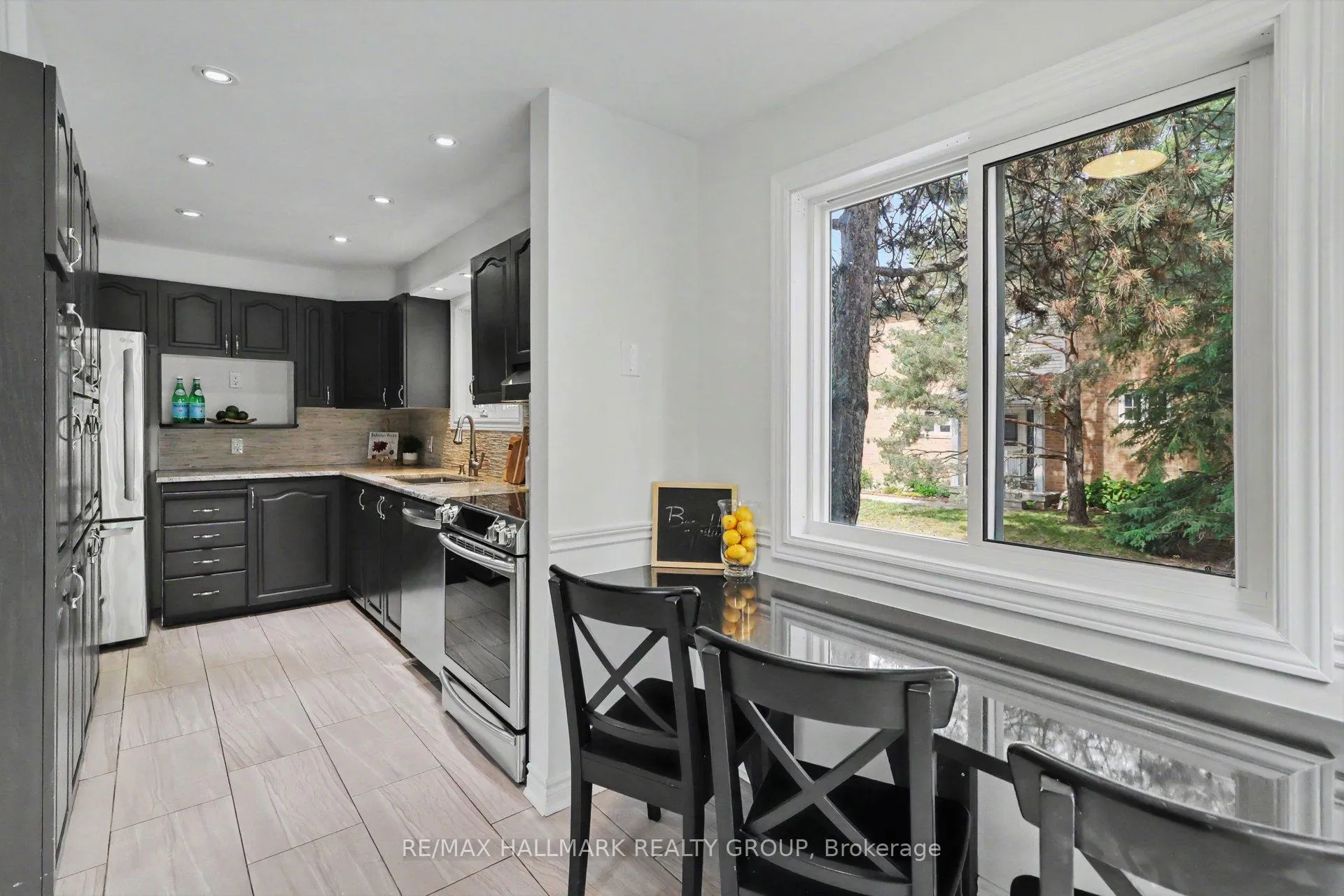 Photo 12 of 27 Sandcliffe Terrace, Ottawa, Centrepointe — HOMEH