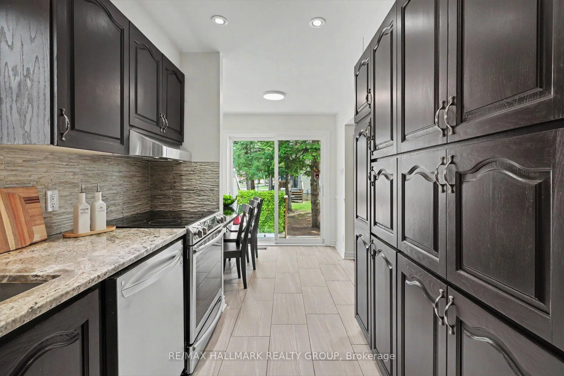 Photo 13 of 27 Sandcliffe Terrace, Ottawa, Centrepointe — HOMEH