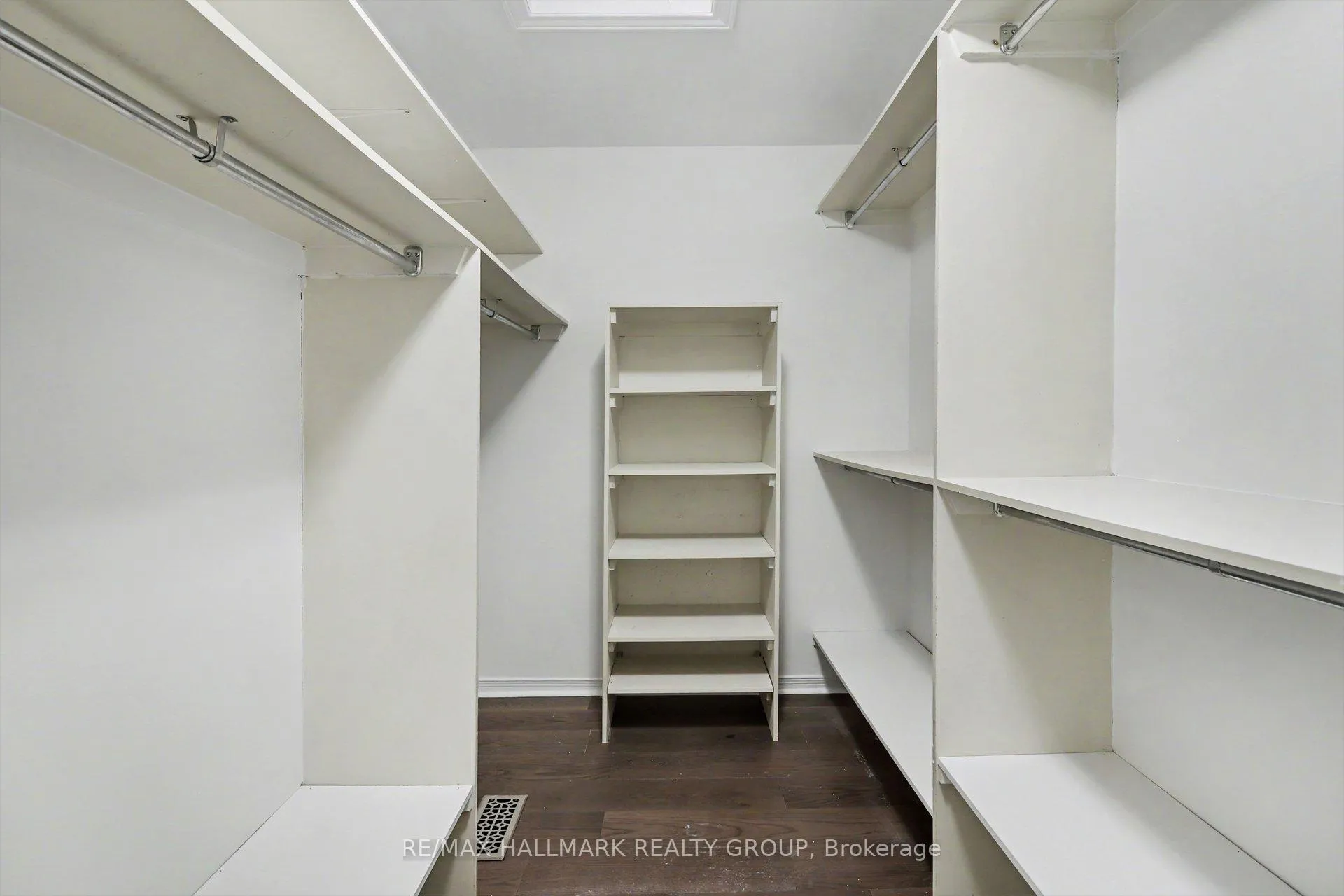 Photo 20 of 27 Sandcliffe Terrace, Ottawa, Centrepointe — HOMEH