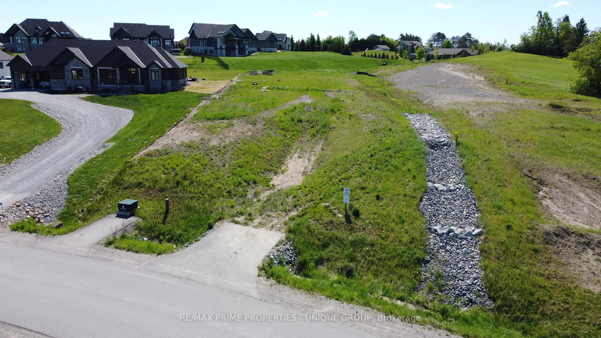 Photo 1 of 8 Country Place, Kawartha Lakes, Manvers — HOMEH