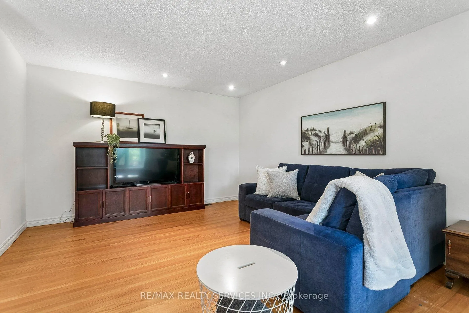 Photo 8 of 26 Watson Crescent, Brampton, Brampton East — HOMEH