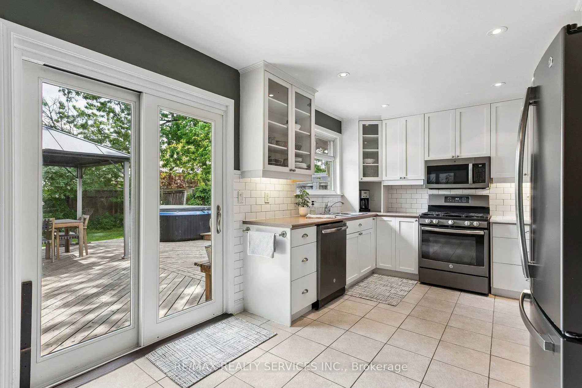 Photo 11 of 26 Watson Crescent, Brampton, Brampton East — HOMEH