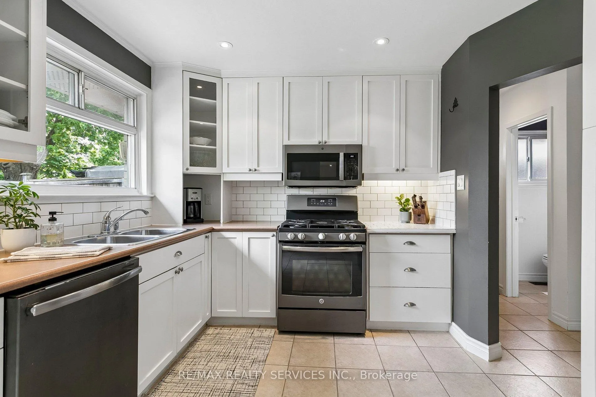 Photo 12 of 26 Watson Crescent, Brampton, Brampton East — HOMEH