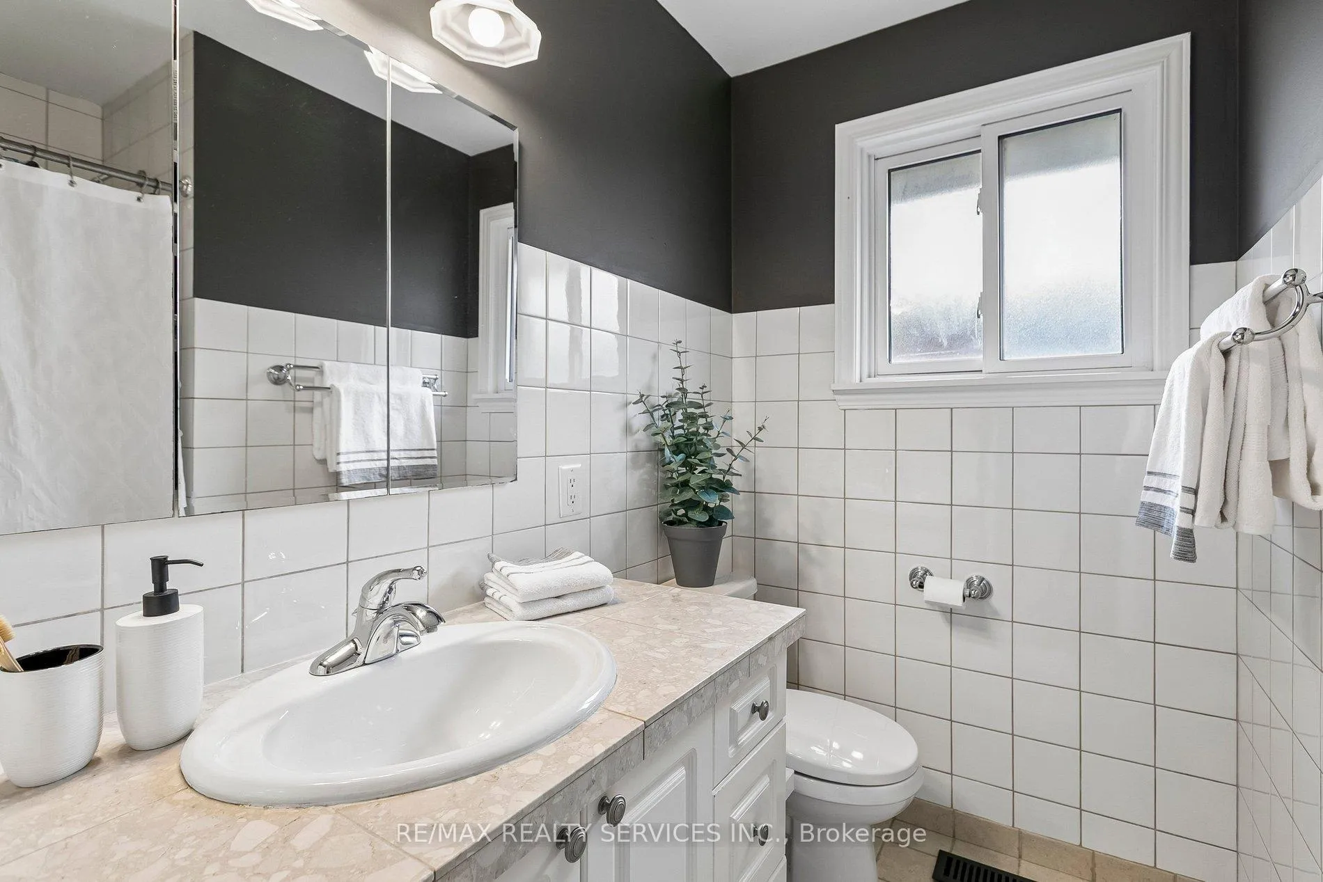 Photo 21 of 26 Watson Crescent, Brampton, Brampton East — HOMEH