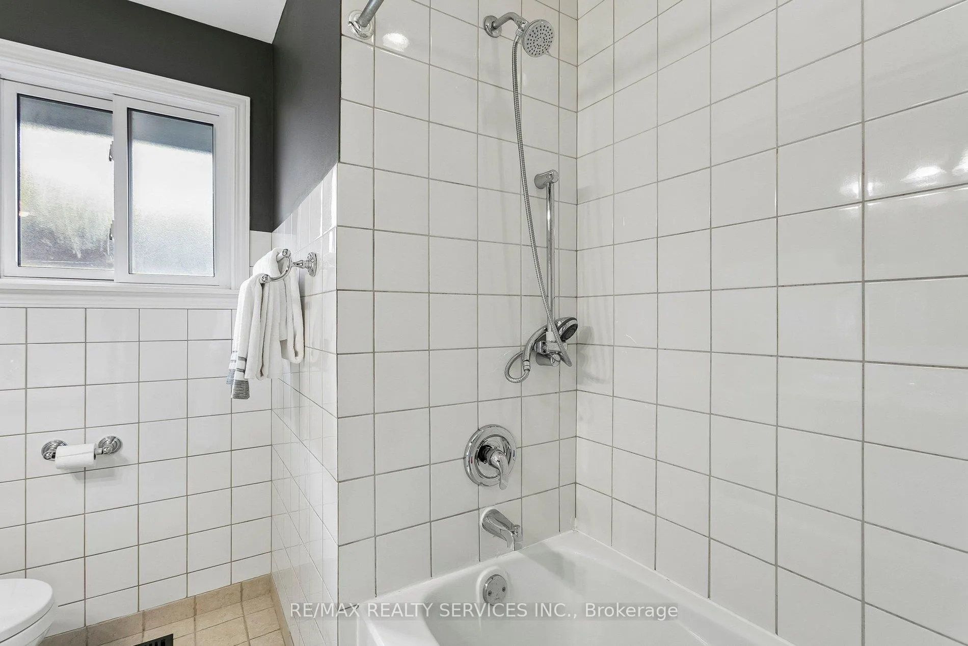 Photo 22 of 26 Watson Crescent, Brampton, Brampton East — HOMEH