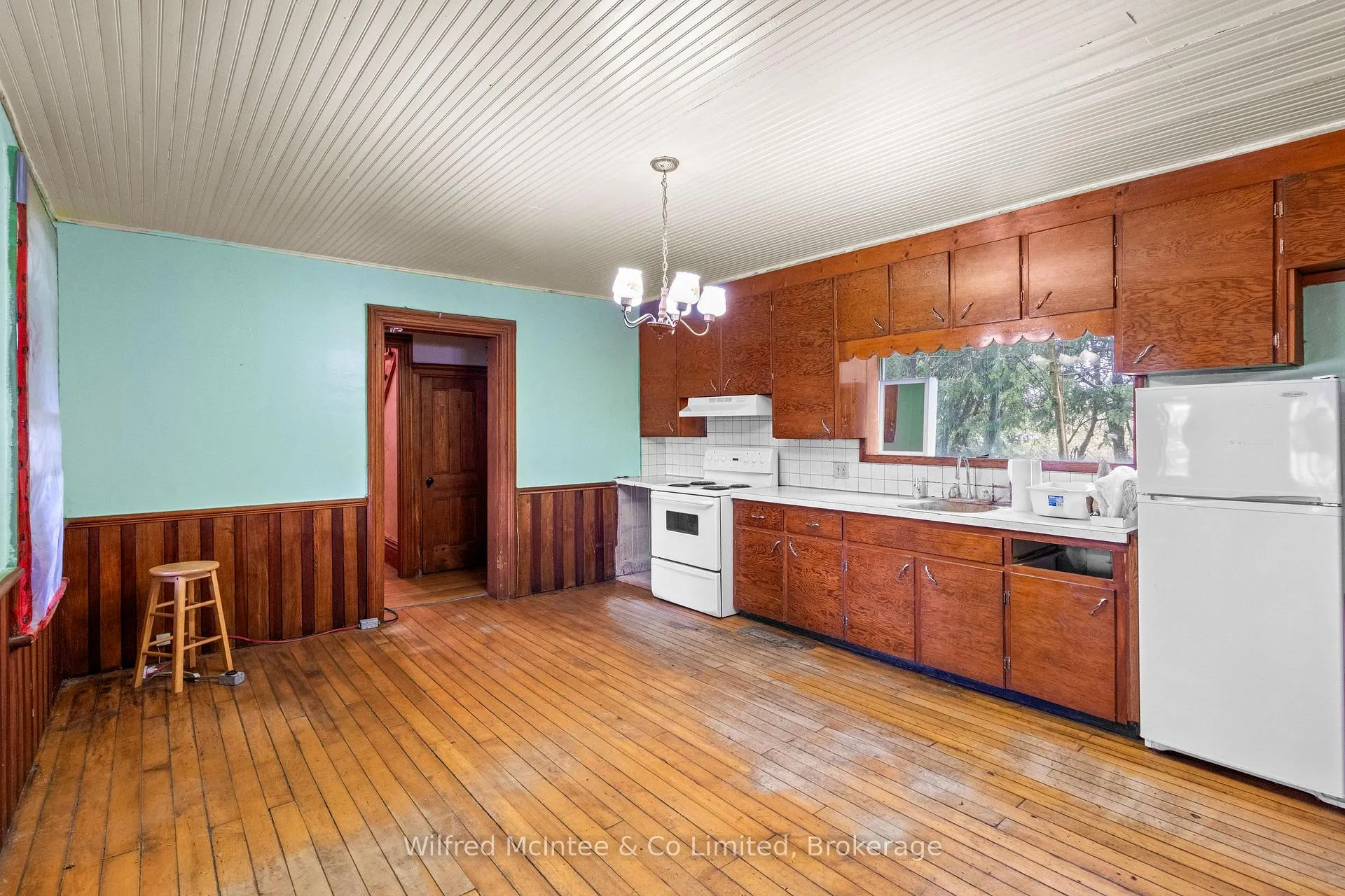 Photo 23 of 312513 Hwy 6, Southgate — HOMEH
