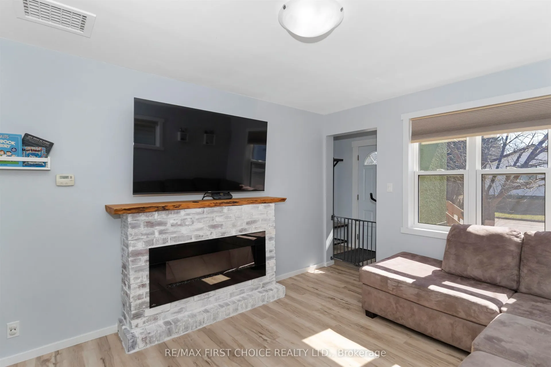 Photo 3 of 76 Algonquin Avenue S, Thunder Bay, Forest Park — HOMEH