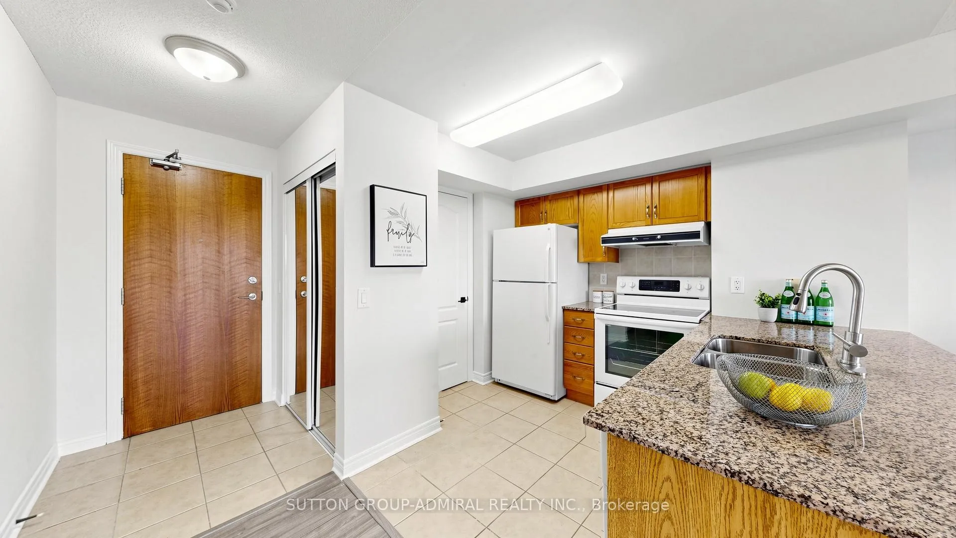 Photo 6 of Unit 811, 50 Disera Drive, Vaughan, Beverley Glen — HOMEH