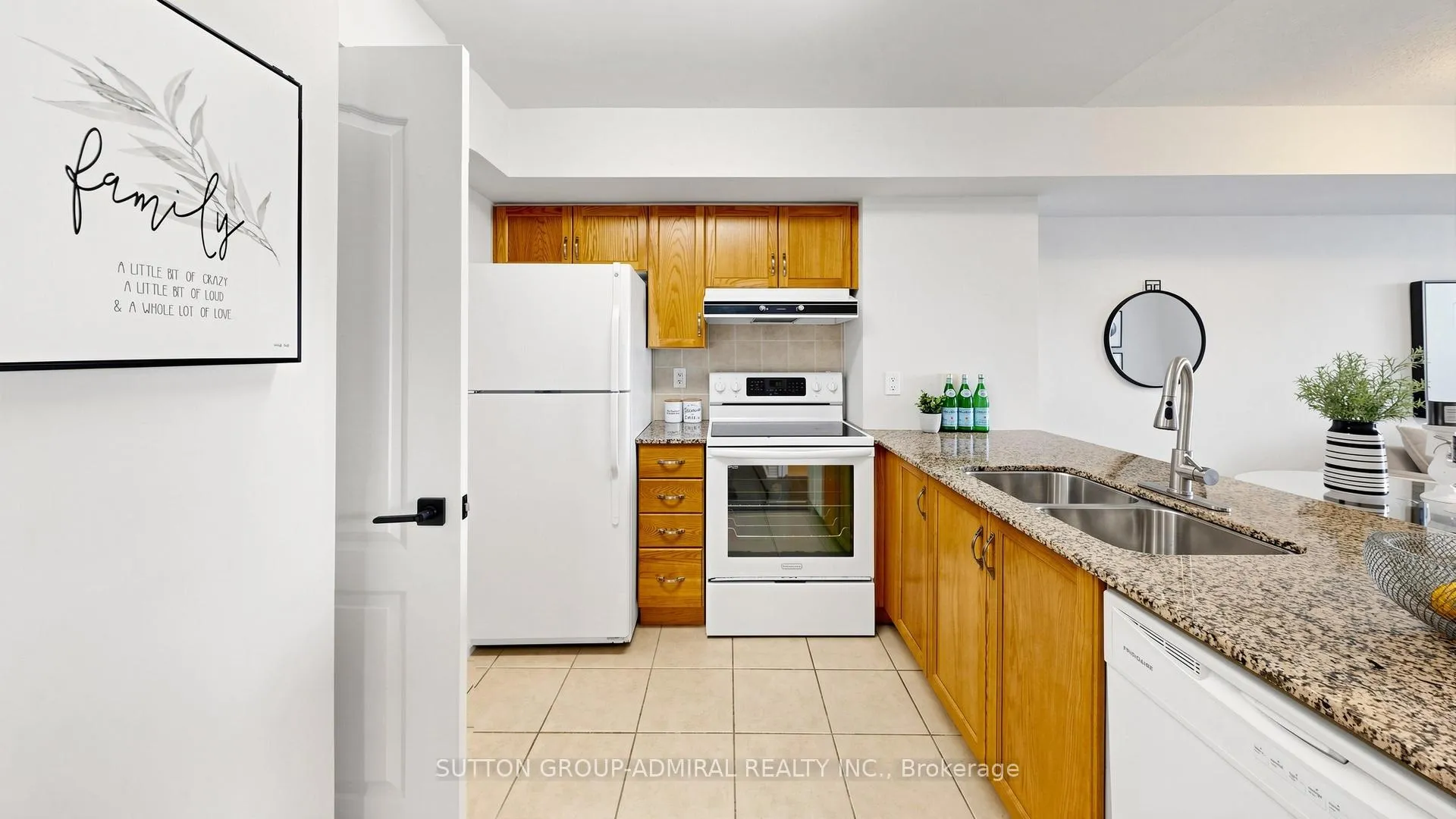 Photo 7 of Unit 811, 50 Disera Drive, Vaughan, Beverley Glen — HOMEH
