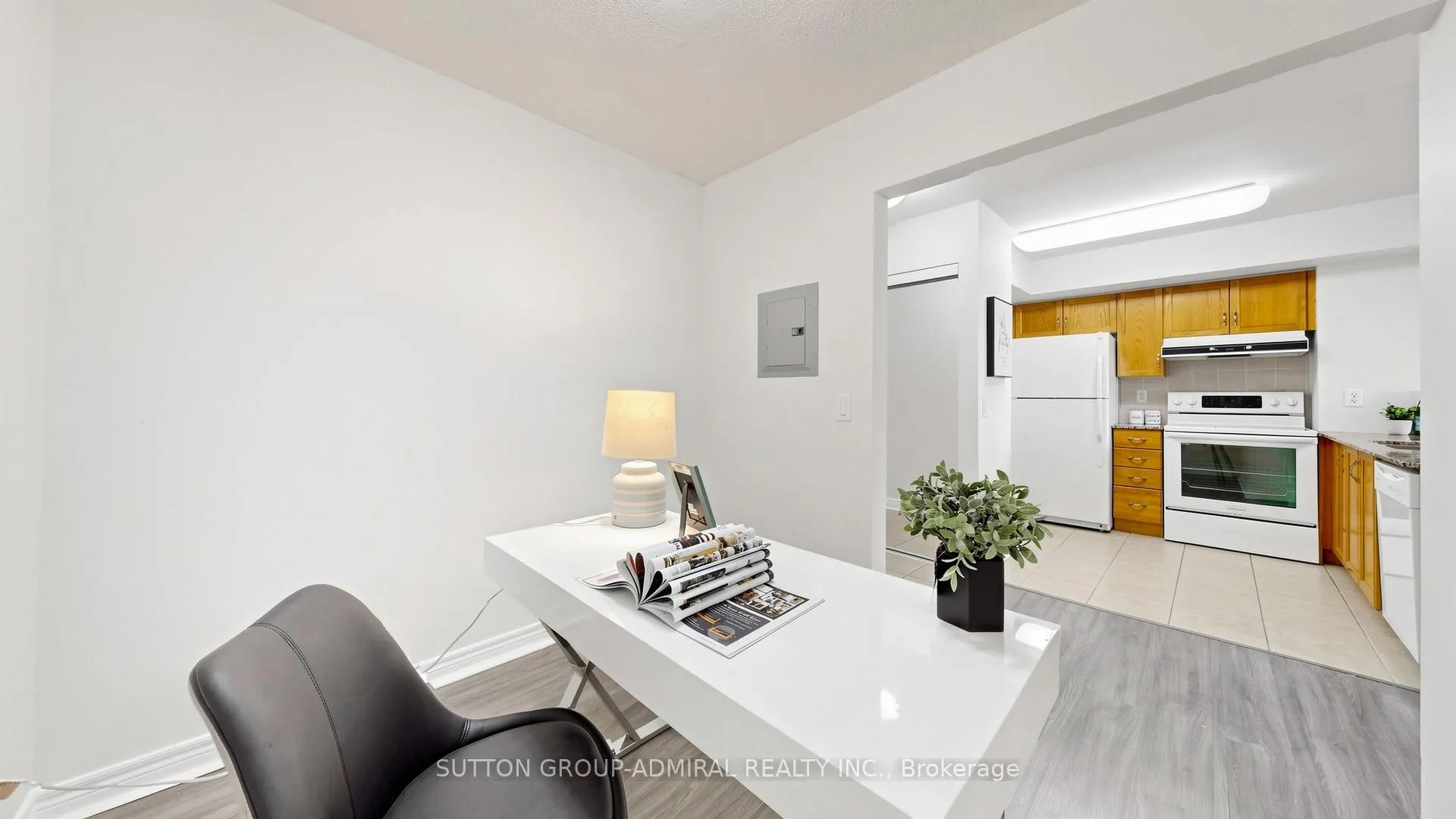 Photo 10 of Unit 811, 50 Disera Drive, Vaughan, Beverley Glen — HOMEH