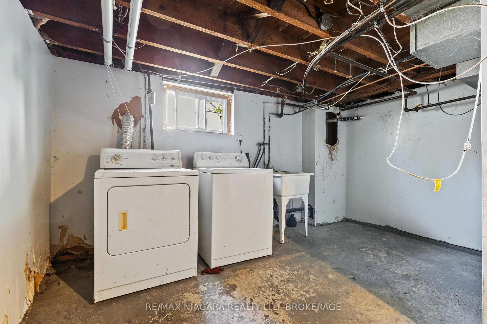Photo 23 of 6393 High Street, Niagara Falls, Hospital — HOMEH