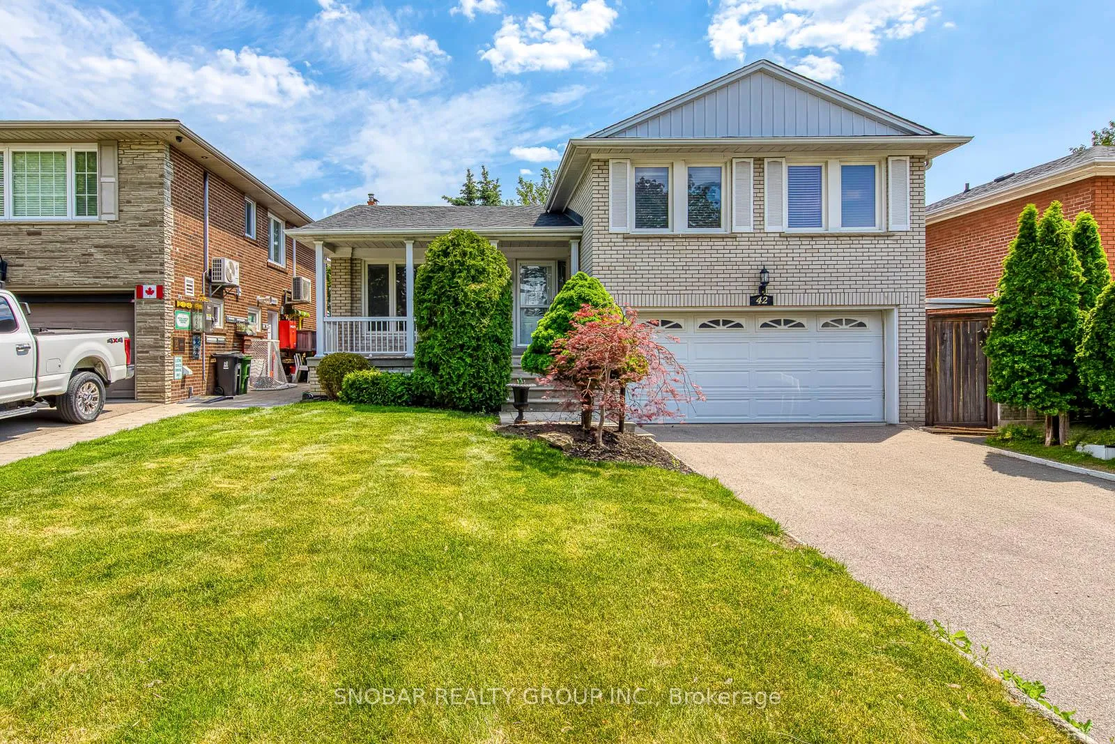 Photo 2 of 42 Norgrove Crescent, Etobicoke, Willowridge-Martingrove-Richview — HOMEH