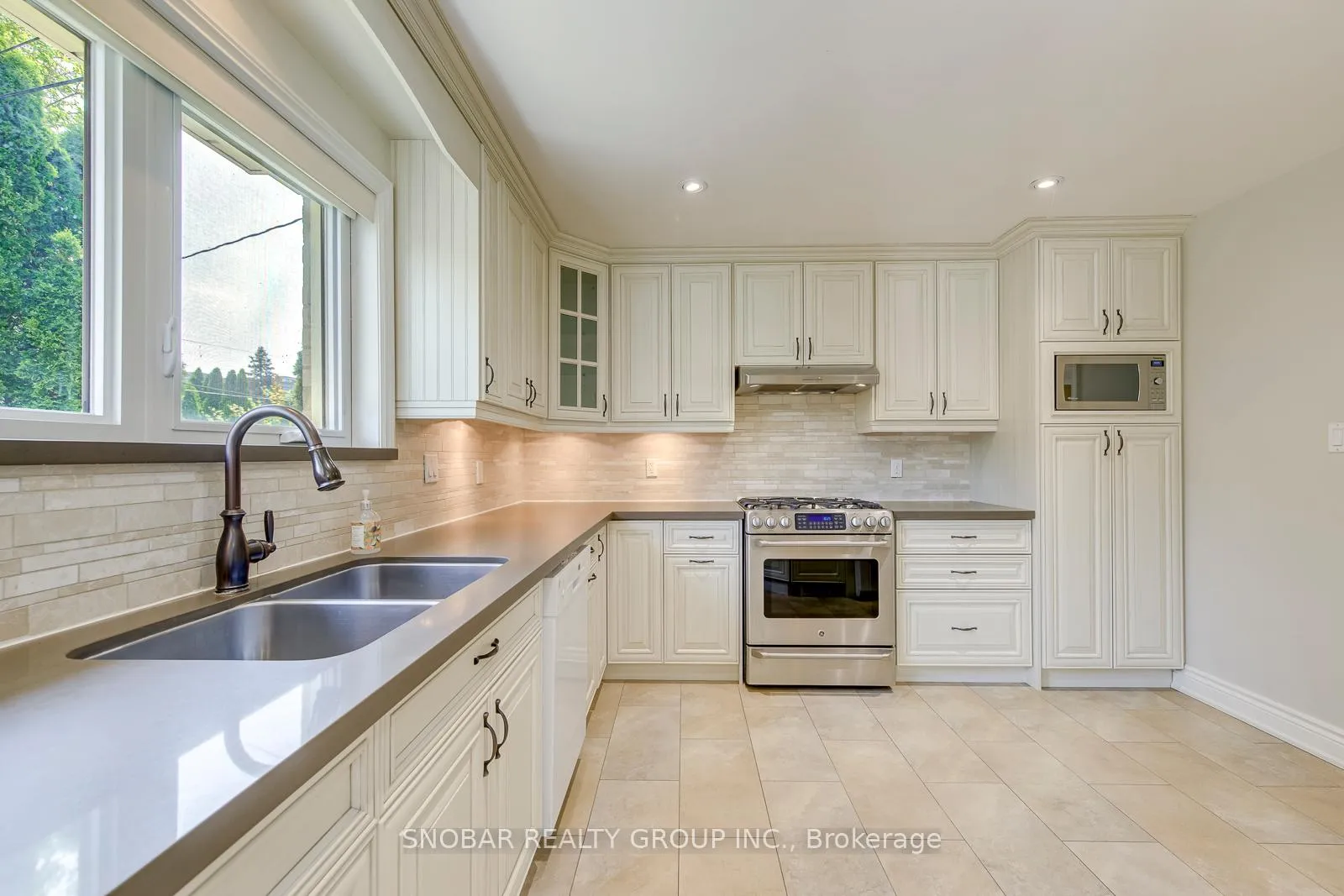Photo 7 of 42 Norgrove Crescent, Etobicoke, Willowridge-Martingrove-Richview — HOMEH