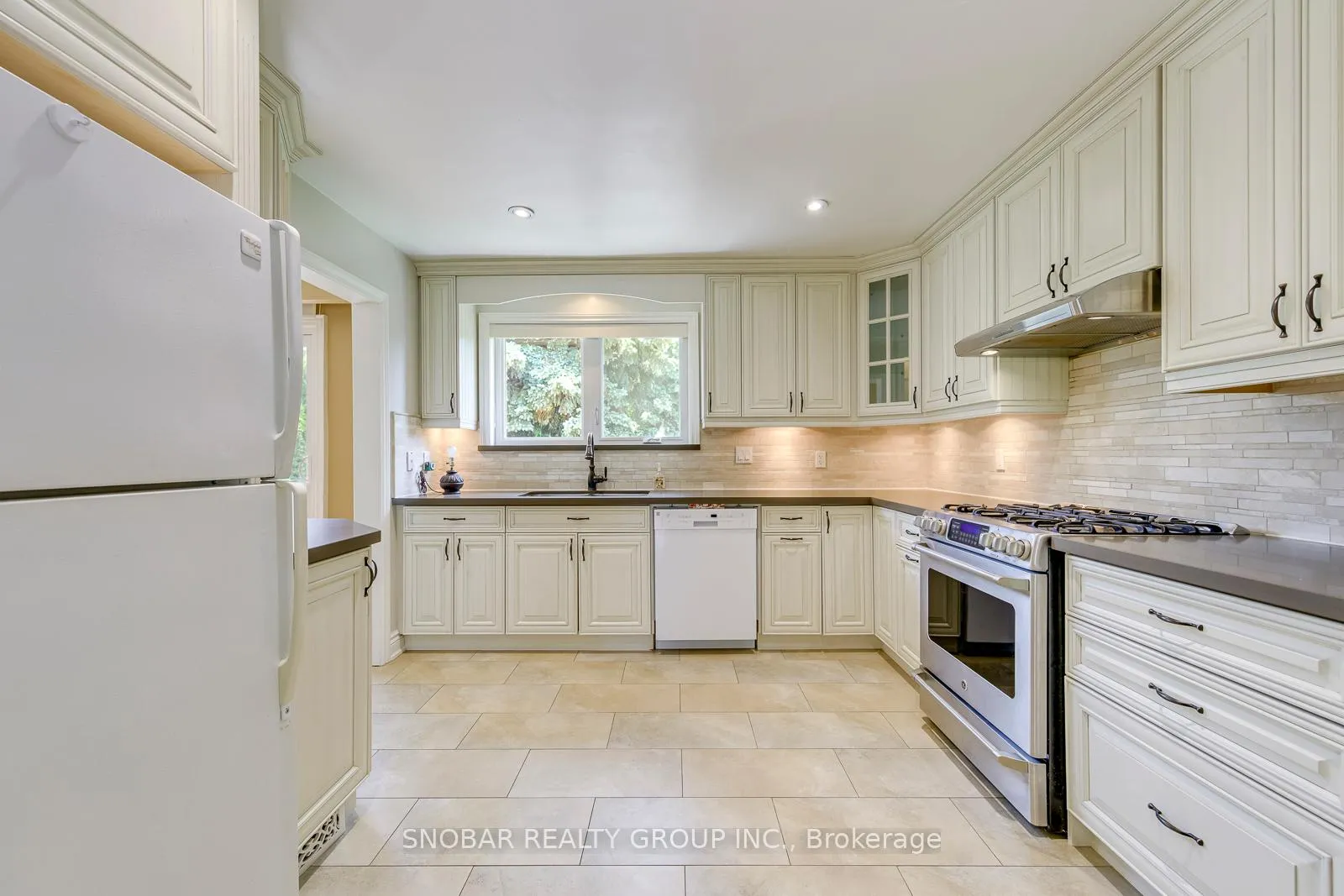Photo 8 of 42 Norgrove Crescent, Etobicoke, Willowridge-Martingrove-Richview — HOMEH