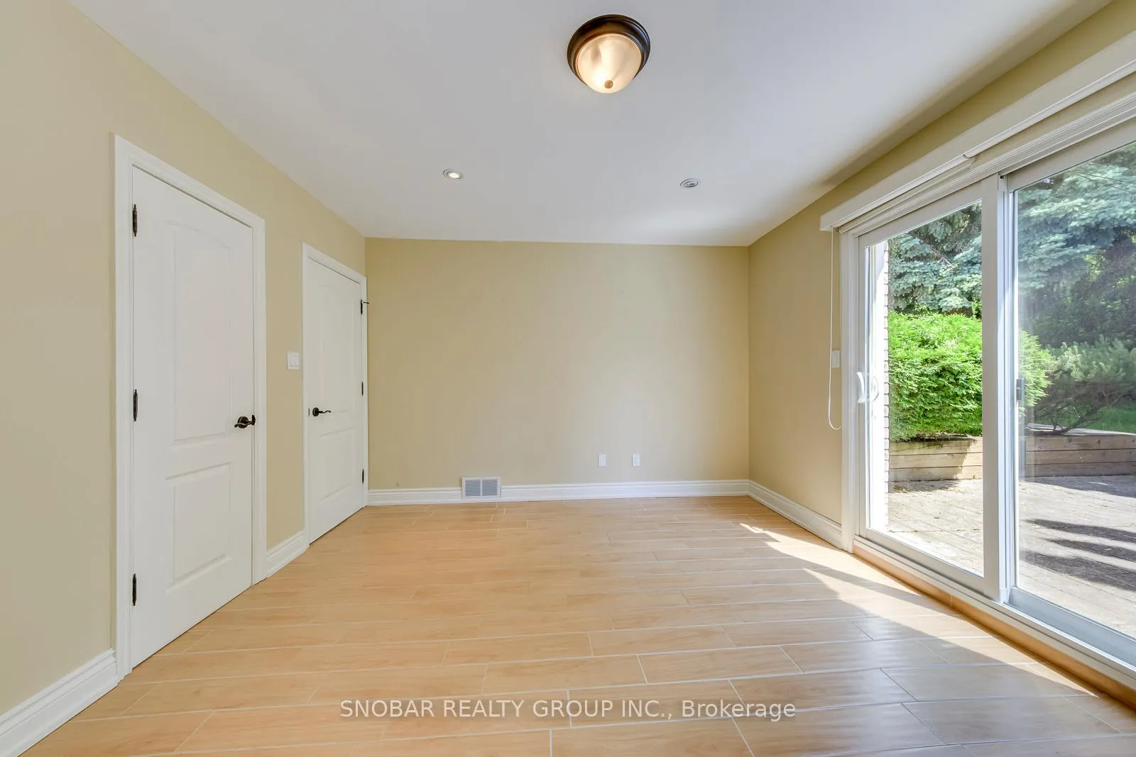 Photo 10 of 42 Norgrove Crescent, Etobicoke, Willowridge-Martingrove-Richview — HOMEH