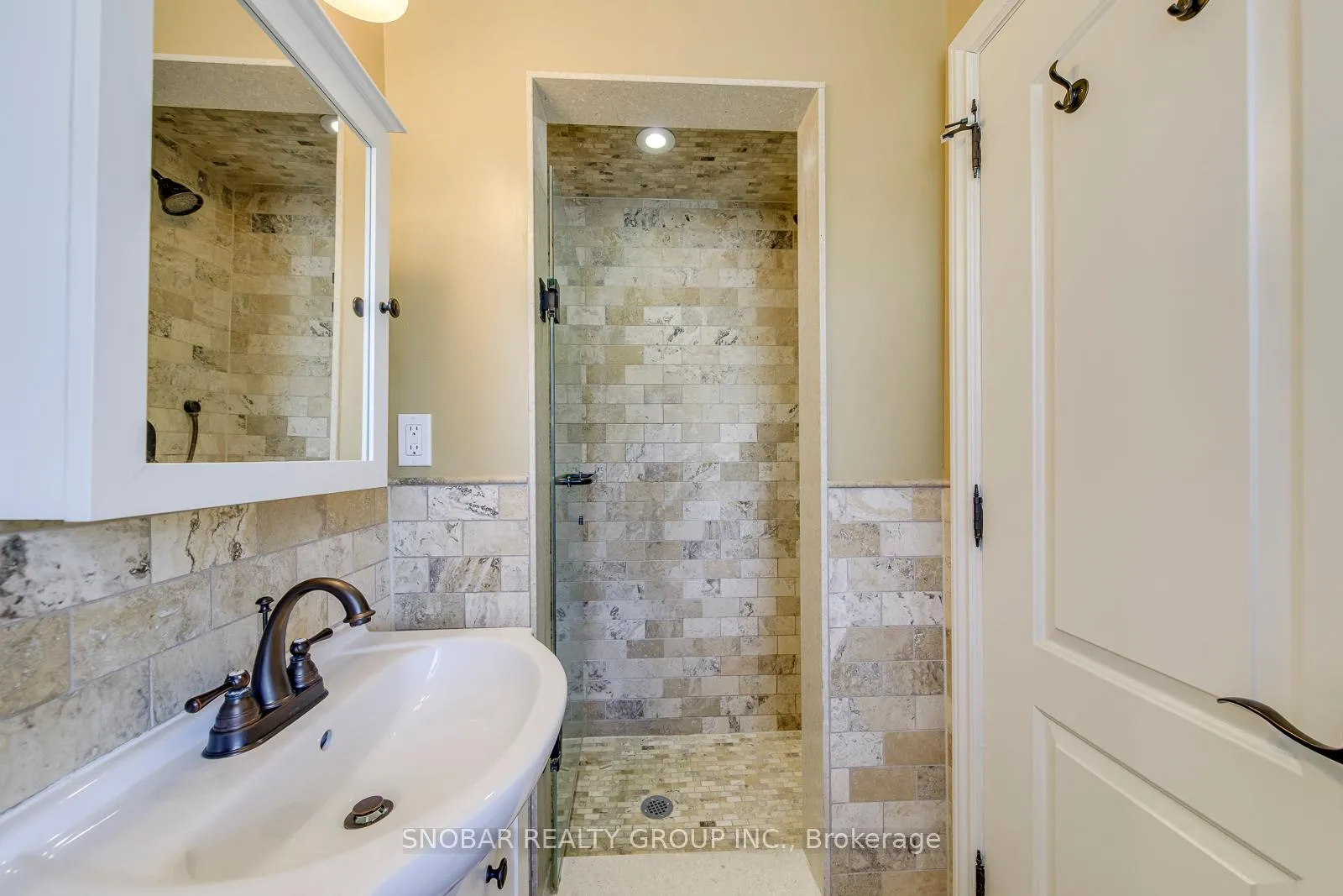 Photo 13 of 42 Norgrove Crescent, Etobicoke, Willowridge-Martingrove-Richview — HOMEH
