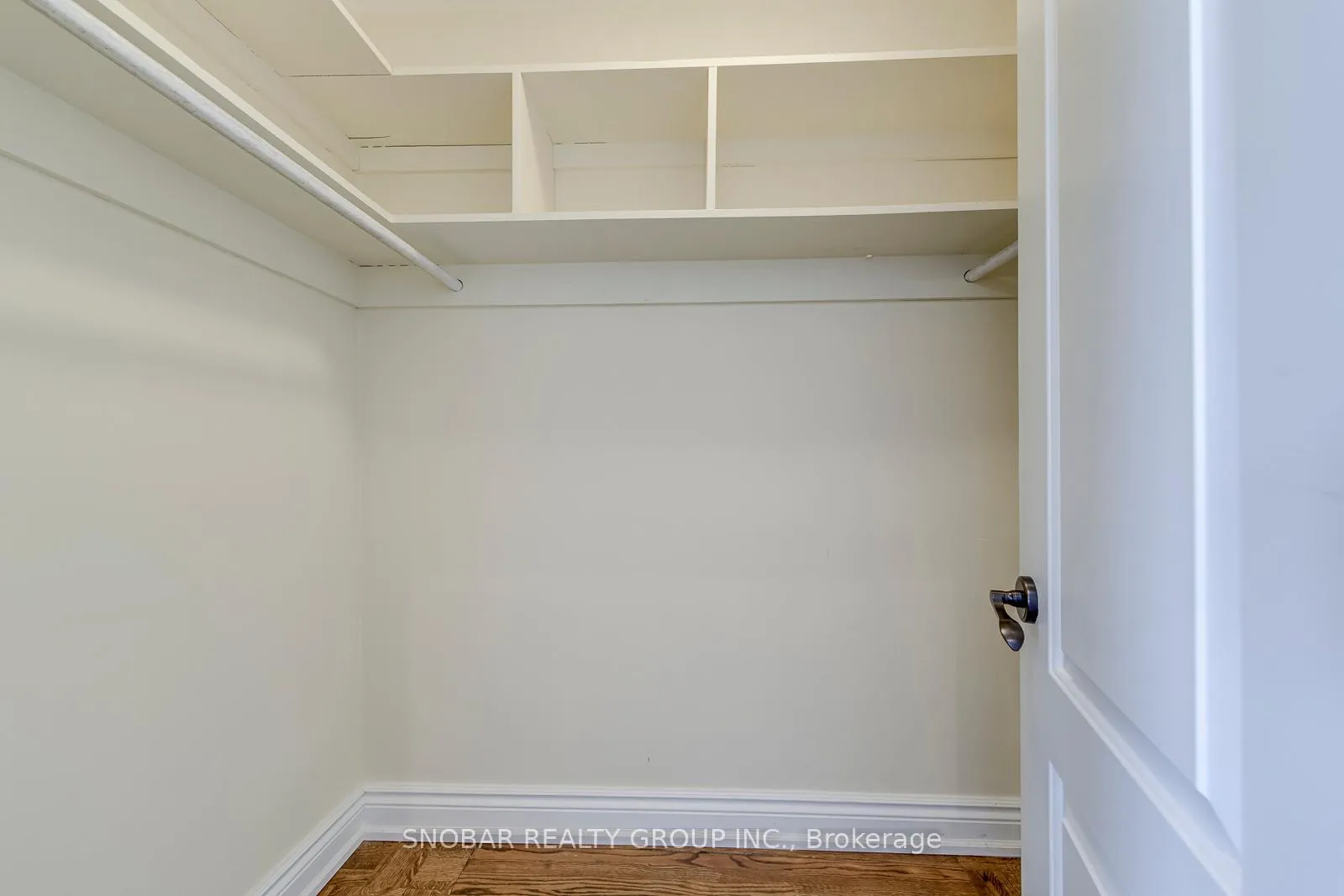 Photo 14 of 42 Norgrove Crescent, Etobicoke, Willowridge-Martingrove-Richview — HOMEH