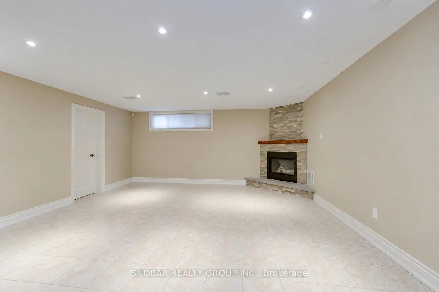 Photo 18 of 42 Norgrove Crescent, Etobicoke, Willowridge-Martingrove-Richview — HOMEH