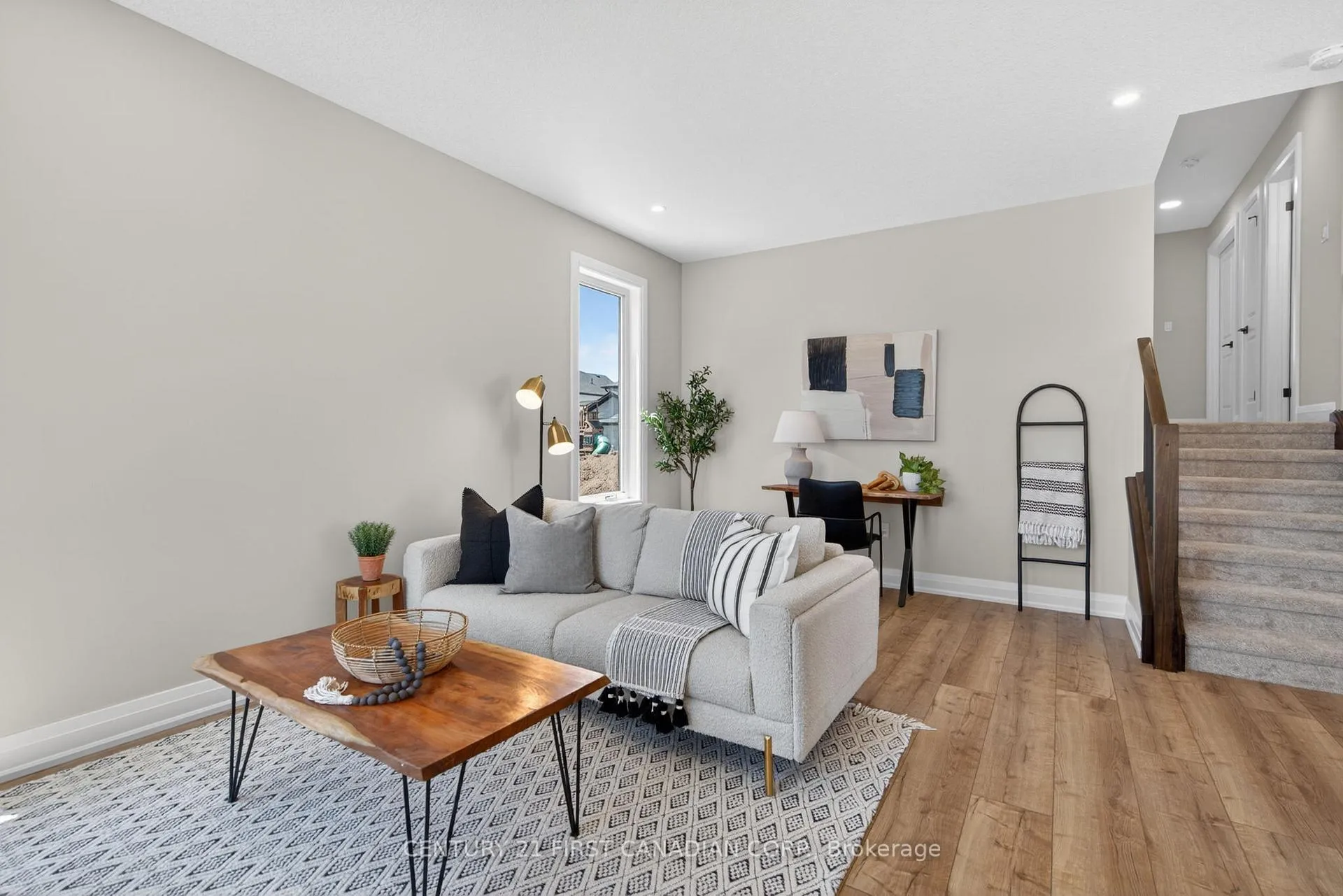 Photo 4 of 11 Postma Crescent, North Middlesex, Ailsa Craig — HOMEH