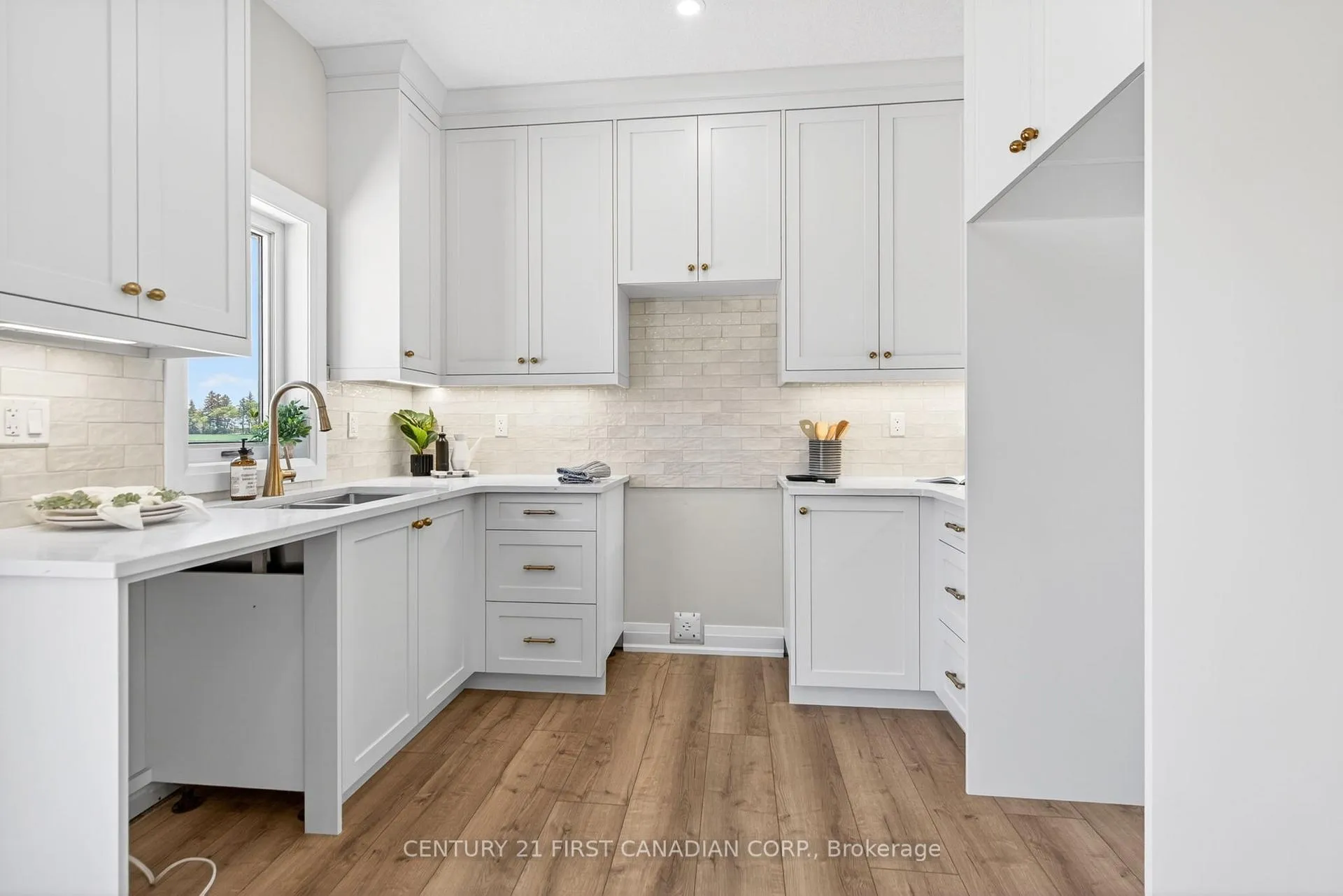 Photo 7 of 11 Postma Crescent, North Middlesex, Ailsa Craig — HOMEH
