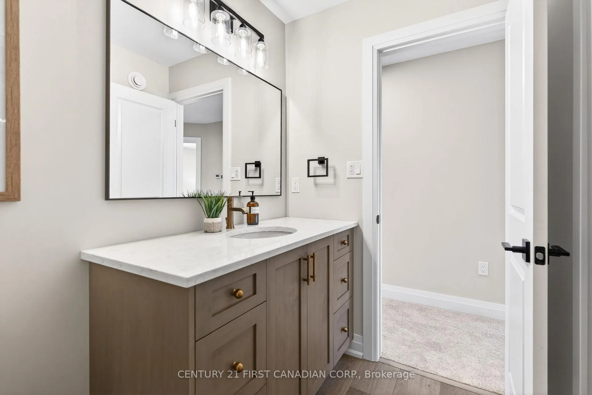 Photo 12 of 11 Postma Crescent, North Middlesex, Ailsa Craig — HOMEH