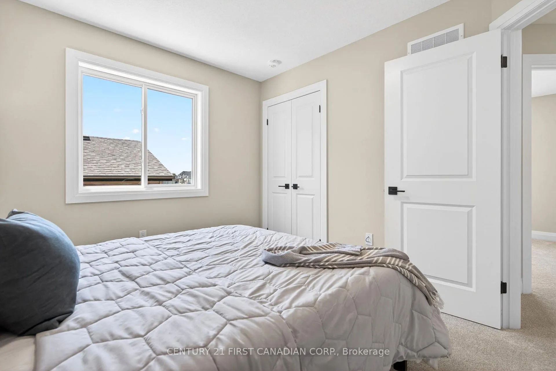 Photo 15 of 11 Postma Crescent, North Middlesex, Ailsa Craig — HOMEH