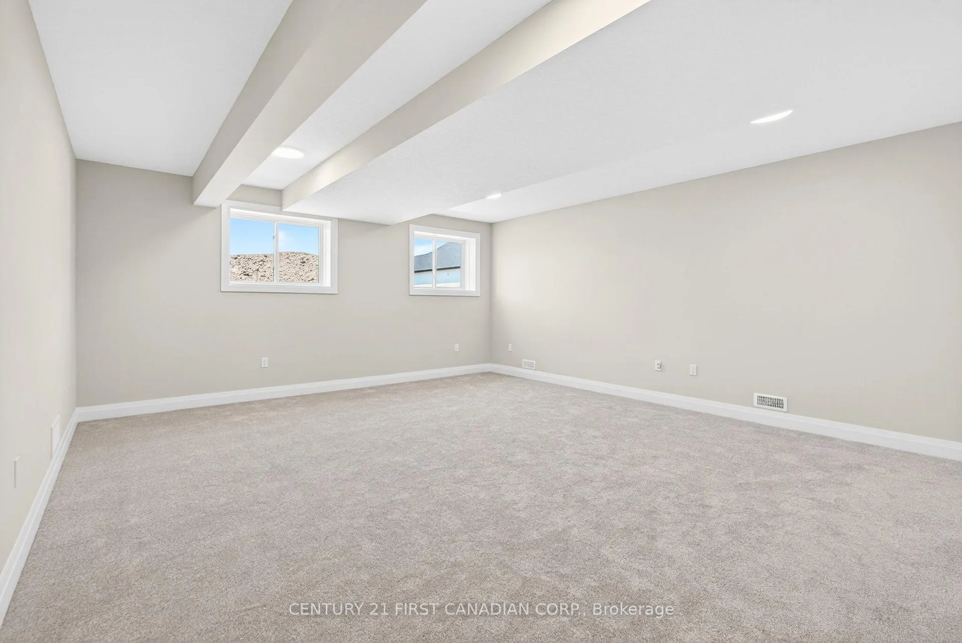 Photo 23 of 11 Postma Crescent, North Middlesex, Ailsa Craig — HOMEH