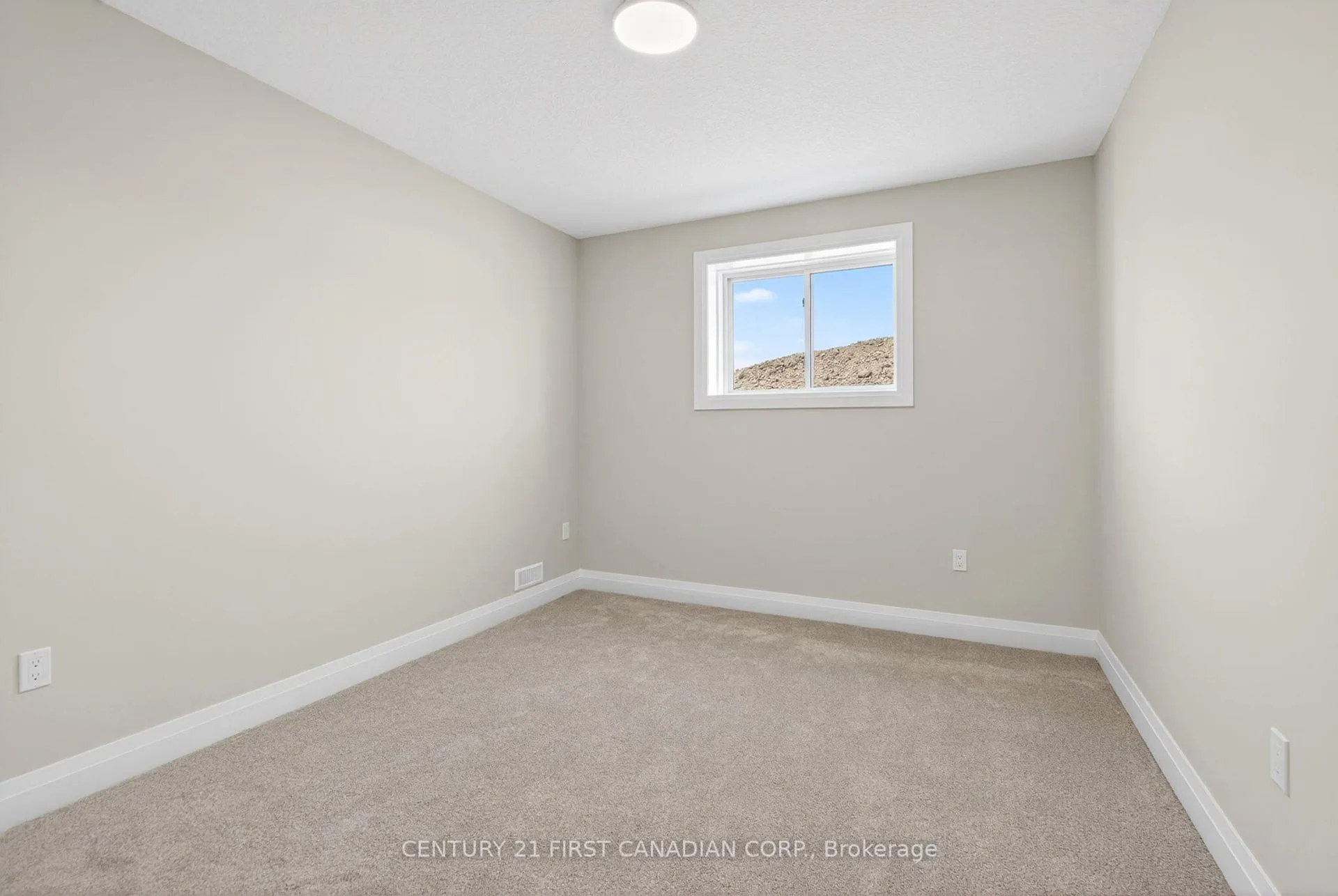 Photo 26 of 11 Postma Crescent, North Middlesex, Ailsa Craig — HOMEH