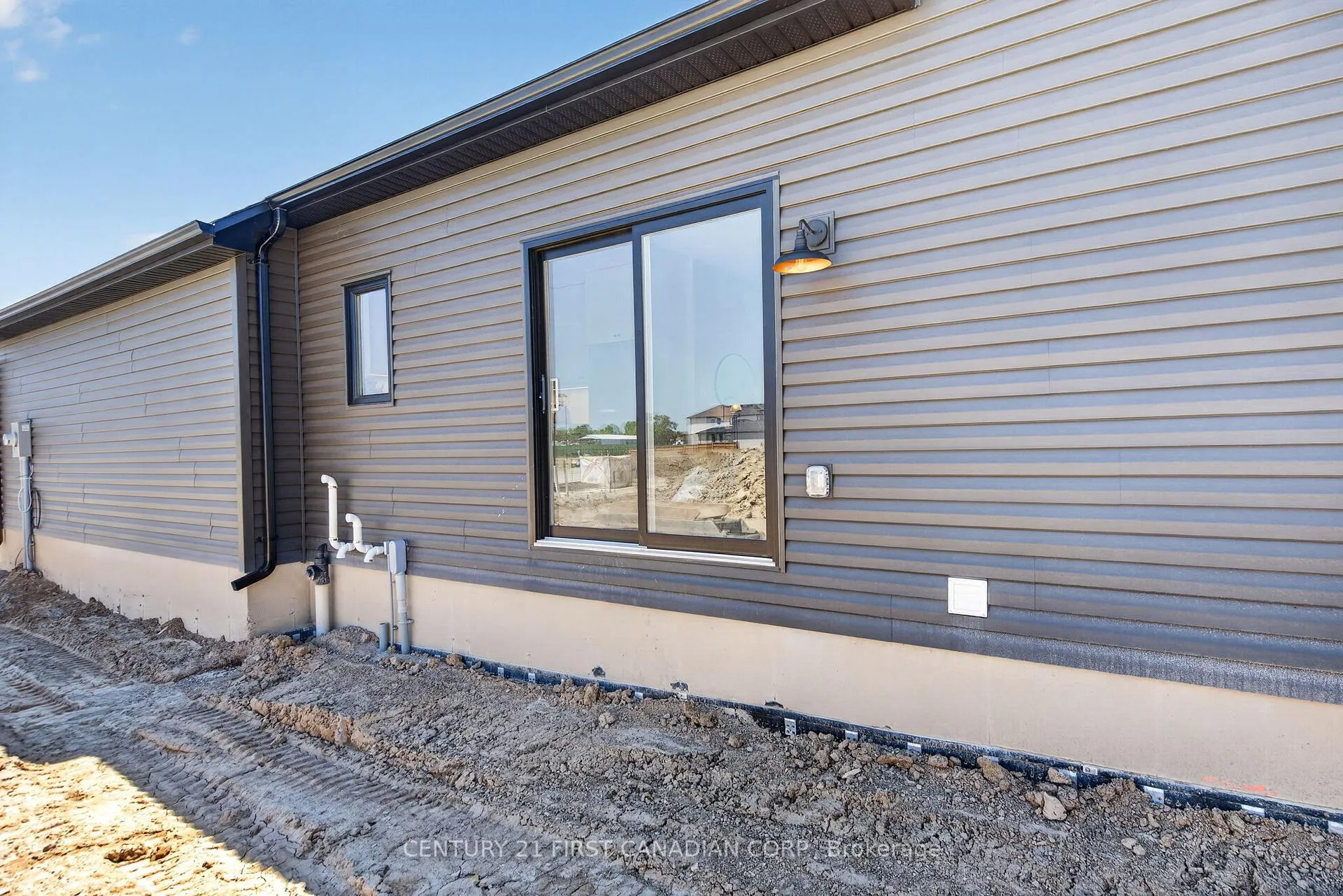 Photo 31 of 11 Postma Crescent, North Middlesex, Ailsa Craig — HOMEH