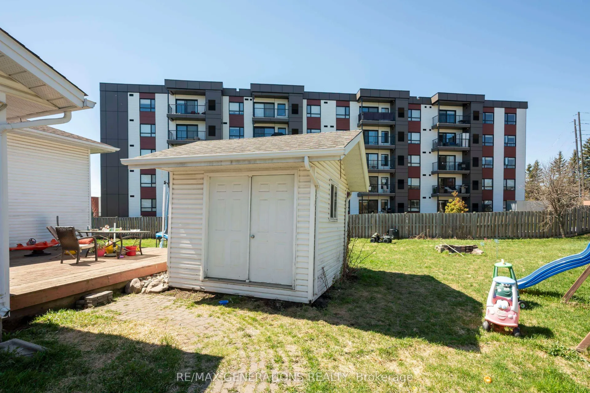 Photo 4 of 215 Linden Court, Thunder Bay, River Terrace — HOMEH