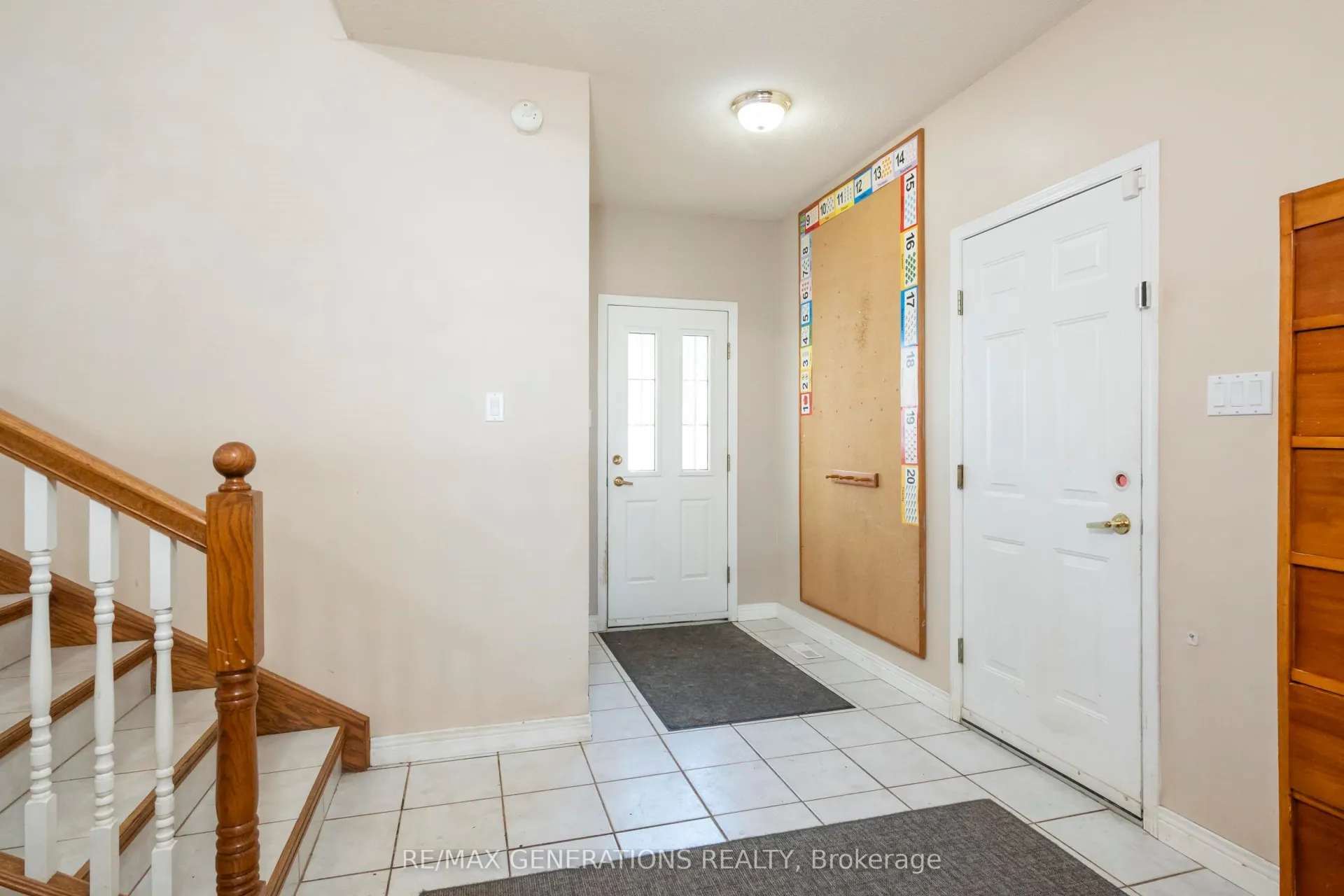 Photo 5 of 215 Linden Court, Thunder Bay, River Terrace — HOMEH