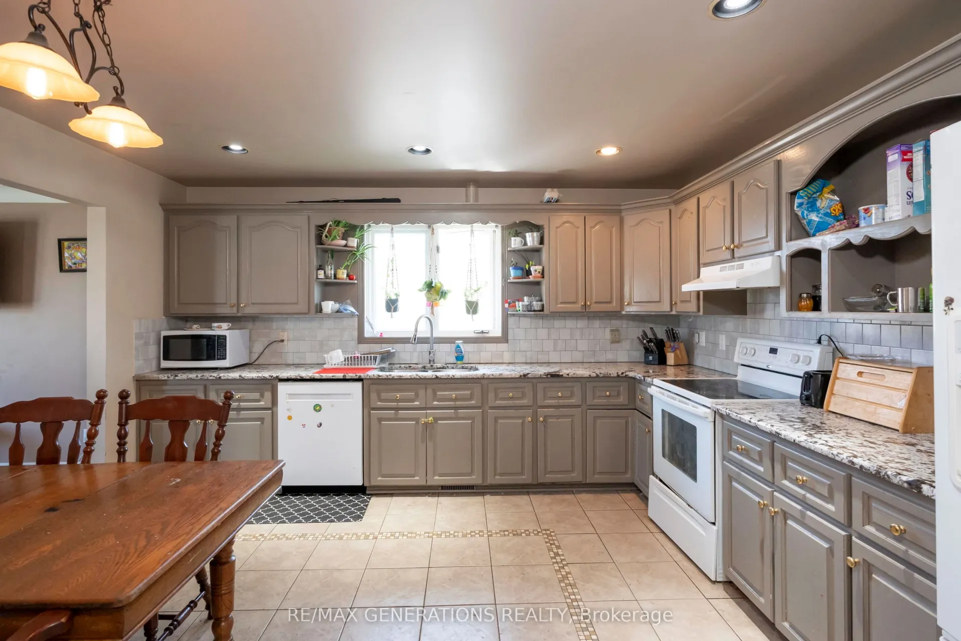 Photo 15 of 215 Linden Court, Thunder Bay, River Terrace — HOMEH