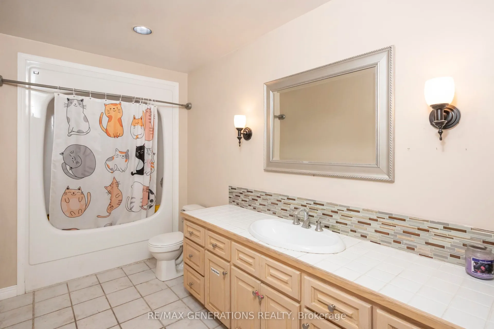 Photo 17 of 215 Linden Court, Thunder Bay, River Terrace — HOMEH