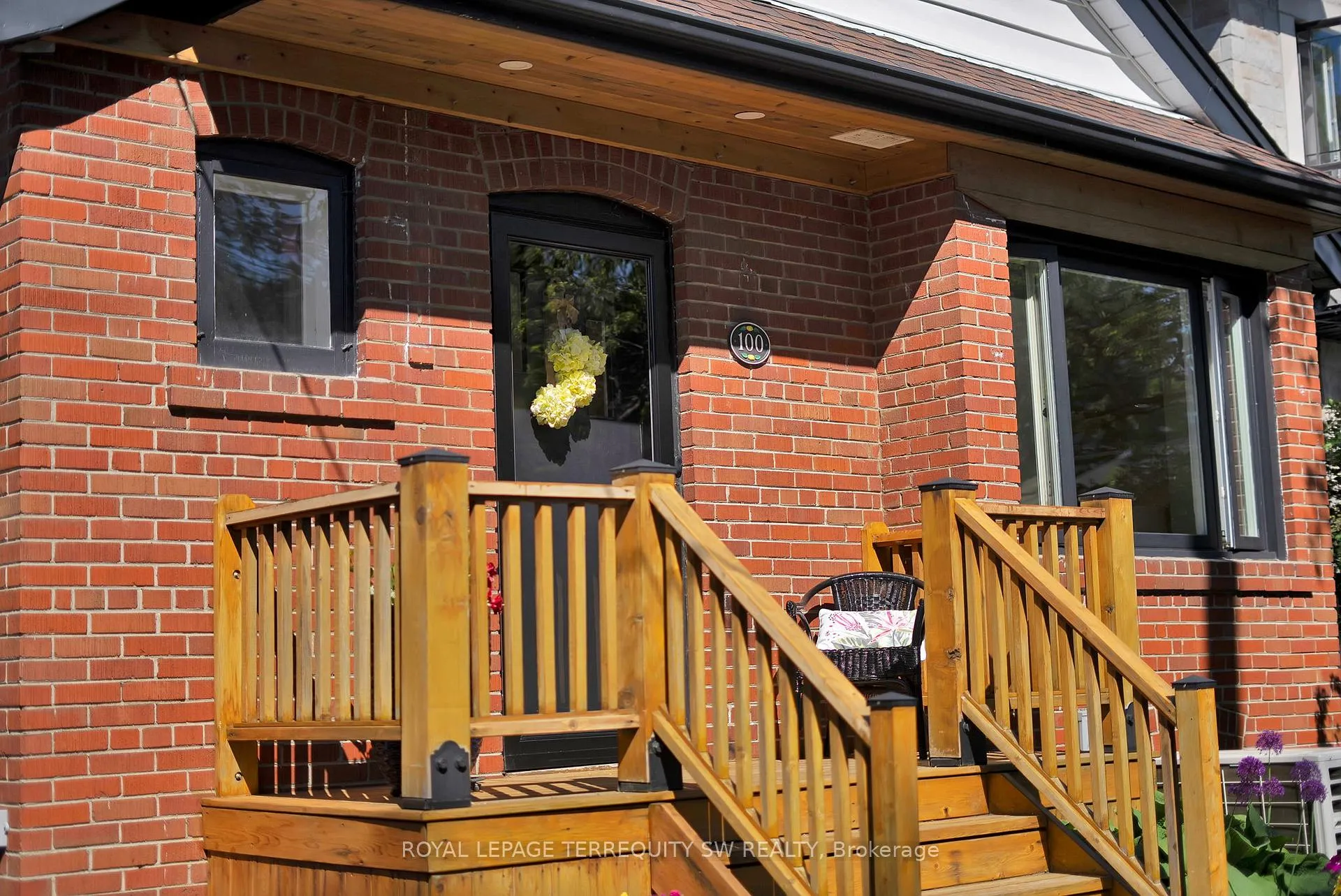 Photo 3 of 100 Harding Boulevard, Scarborough, Birchcliffe-Cliffside — HOMEH