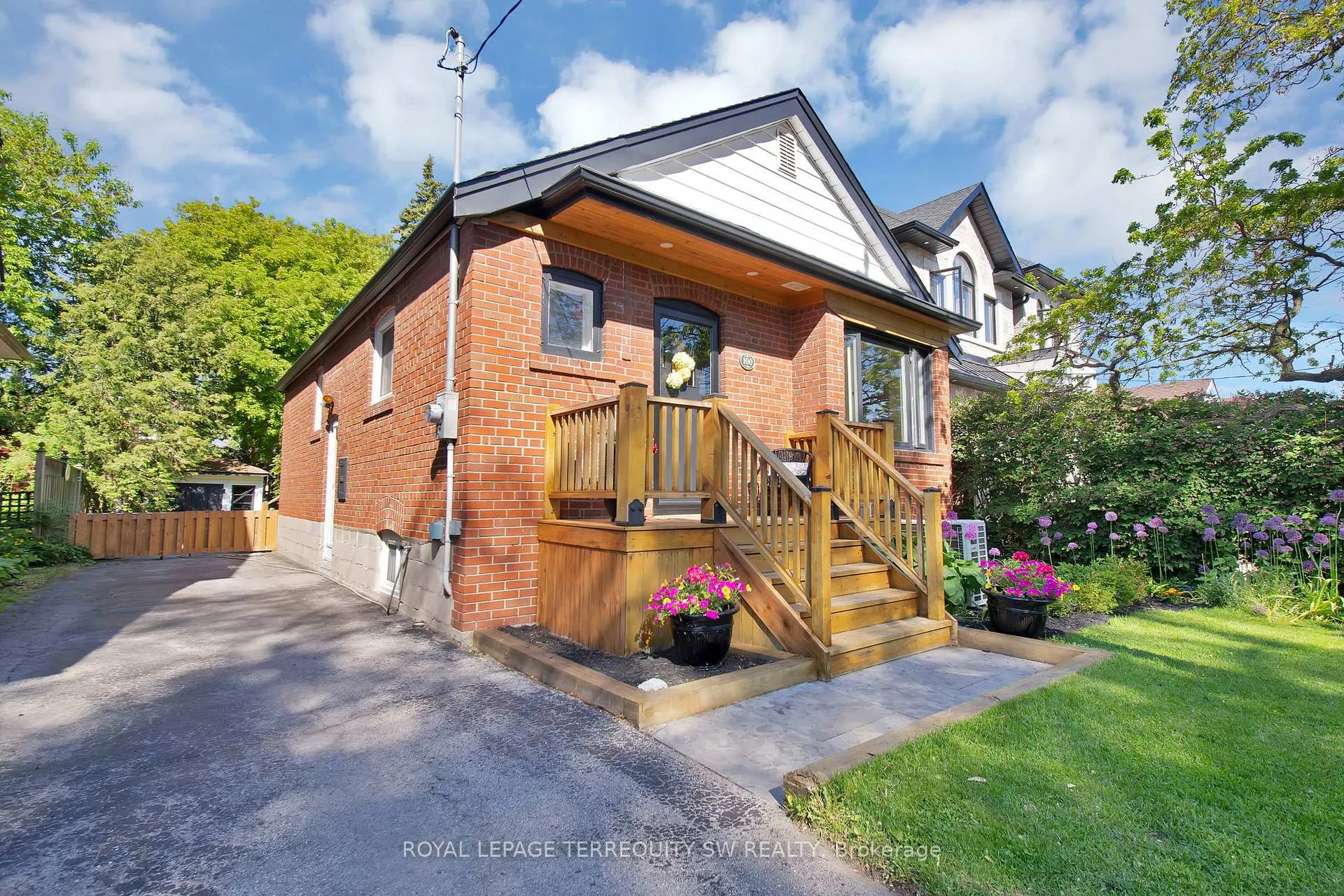 Photo 4 of 100 Harding Boulevard, Scarborough, Birchcliffe-Cliffside — HOMEH