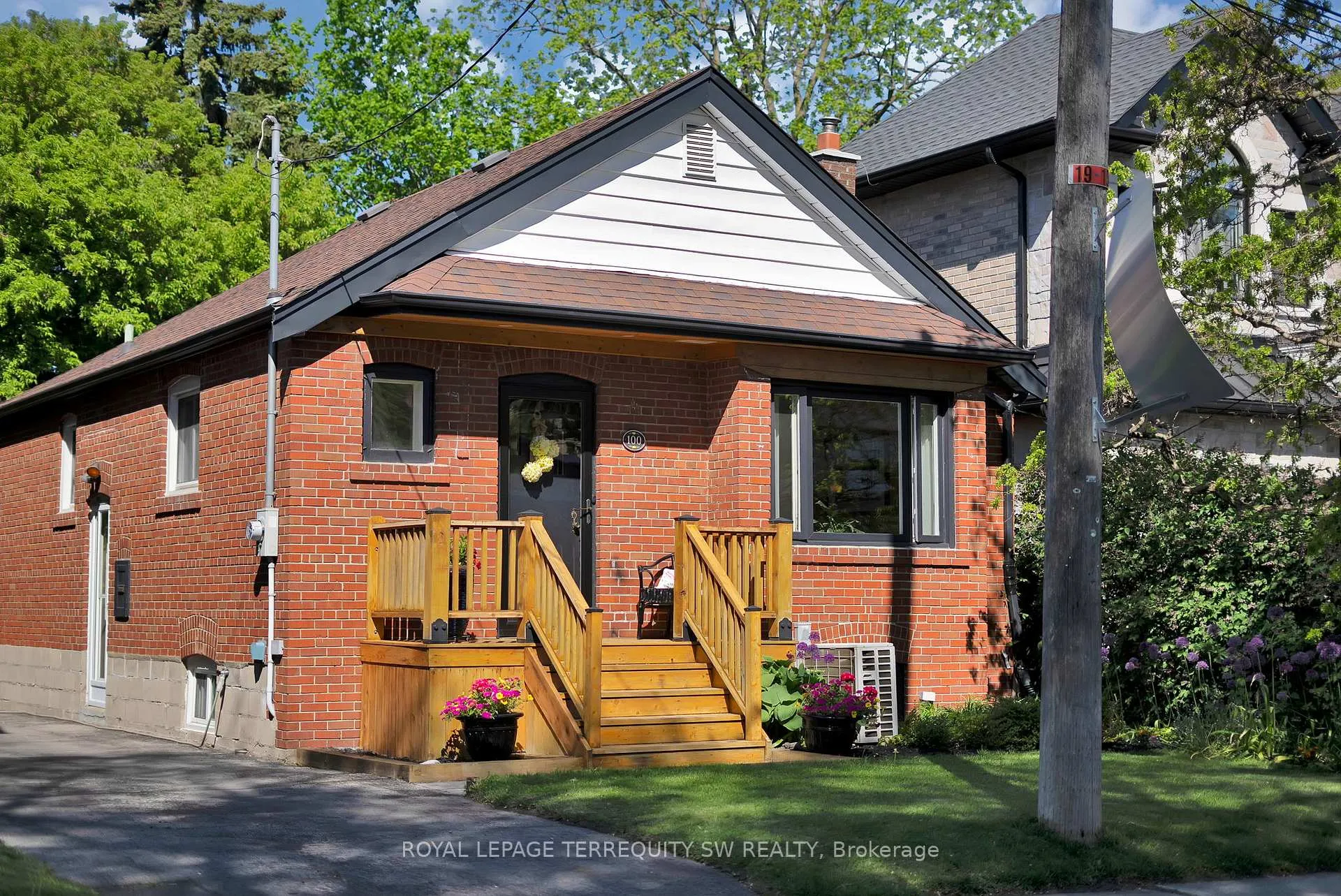 Photo 5 of 100 Harding Boulevard, Scarborough, Birchcliffe-Cliffside — HOMEH