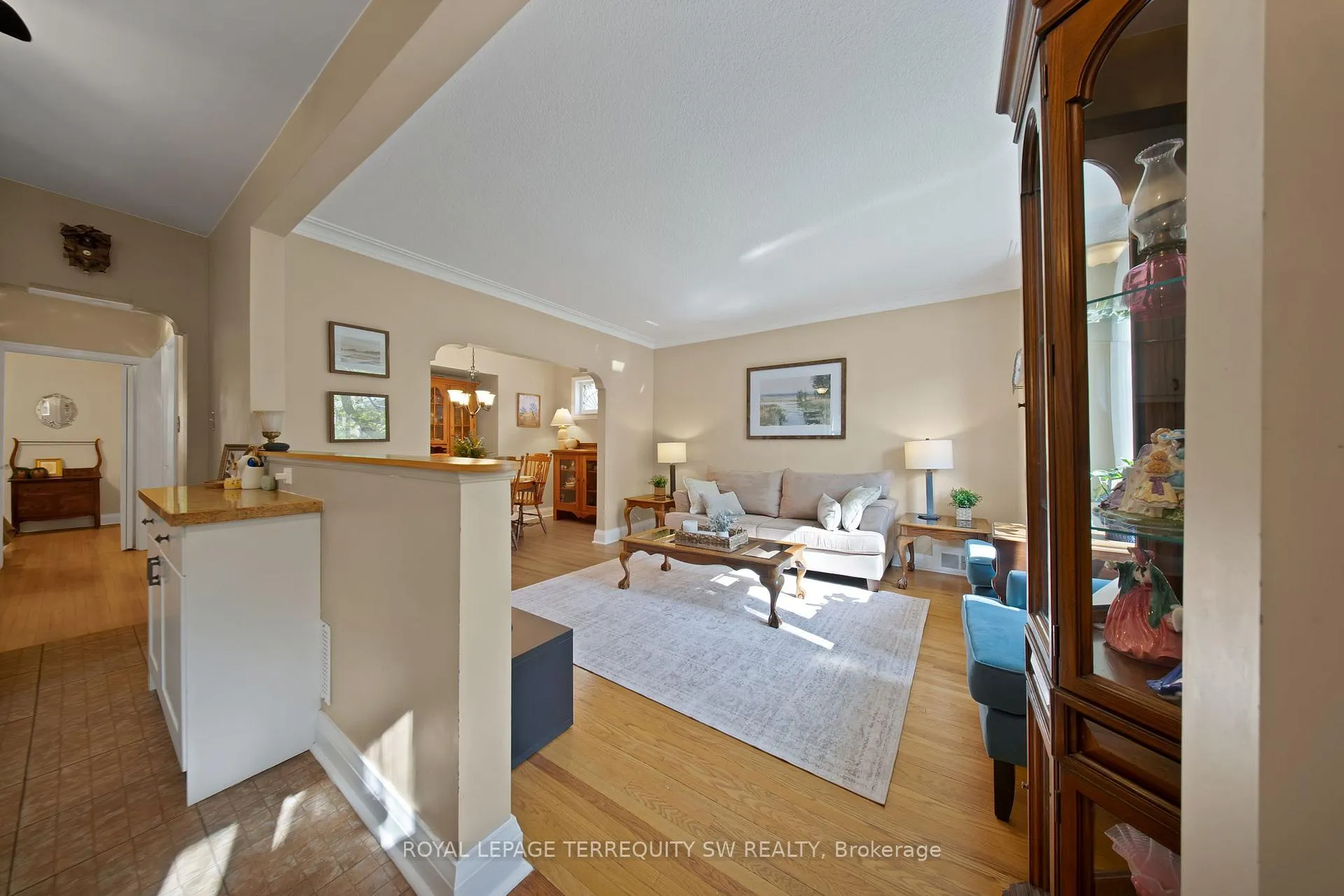 Photo 6 of 100 Harding Boulevard, Scarborough, Birchcliffe-Cliffside — HOMEH