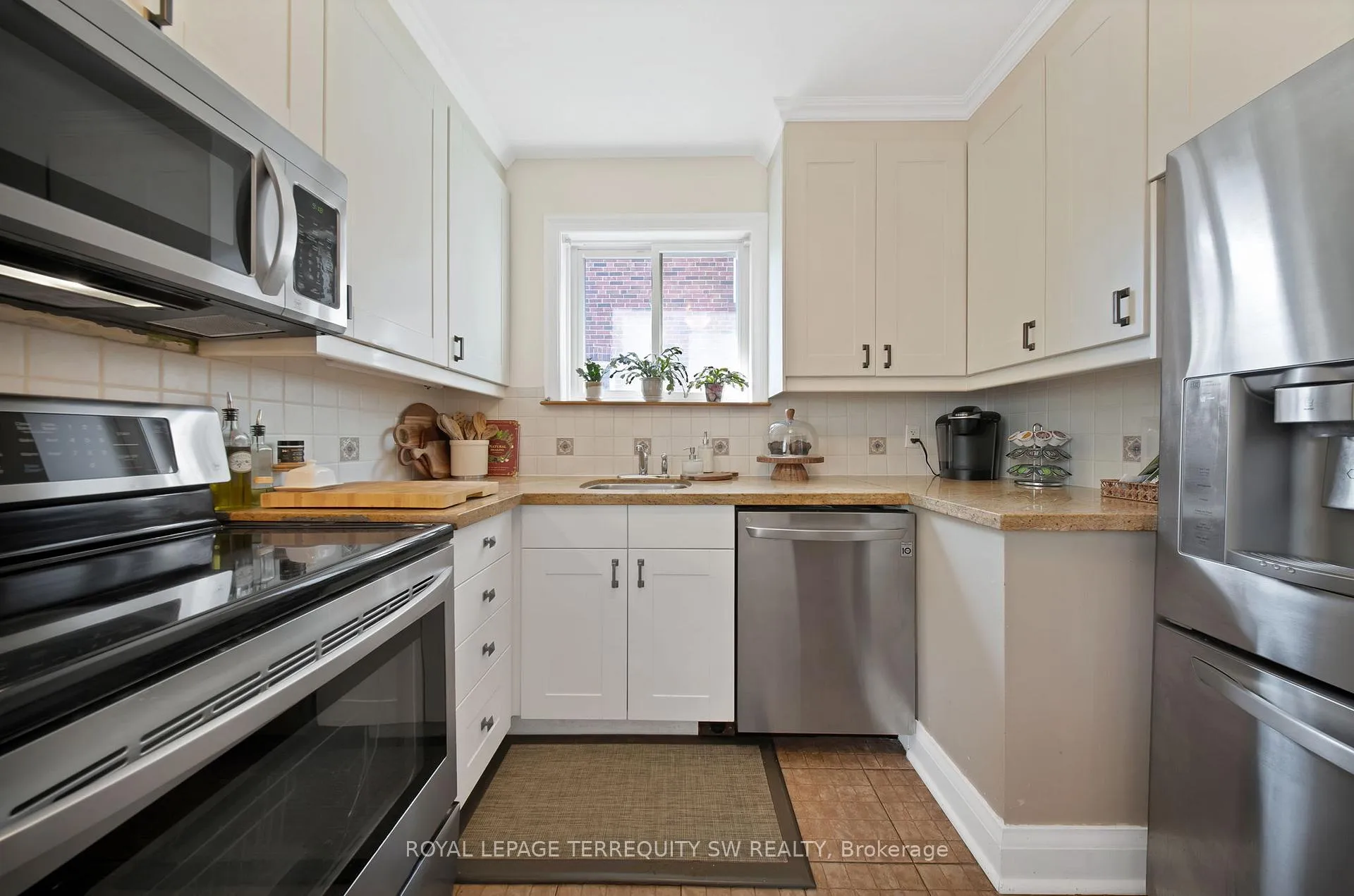Photo 14 of 100 Harding Boulevard, Scarborough, Birchcliffe-Cliffside — HOMEH