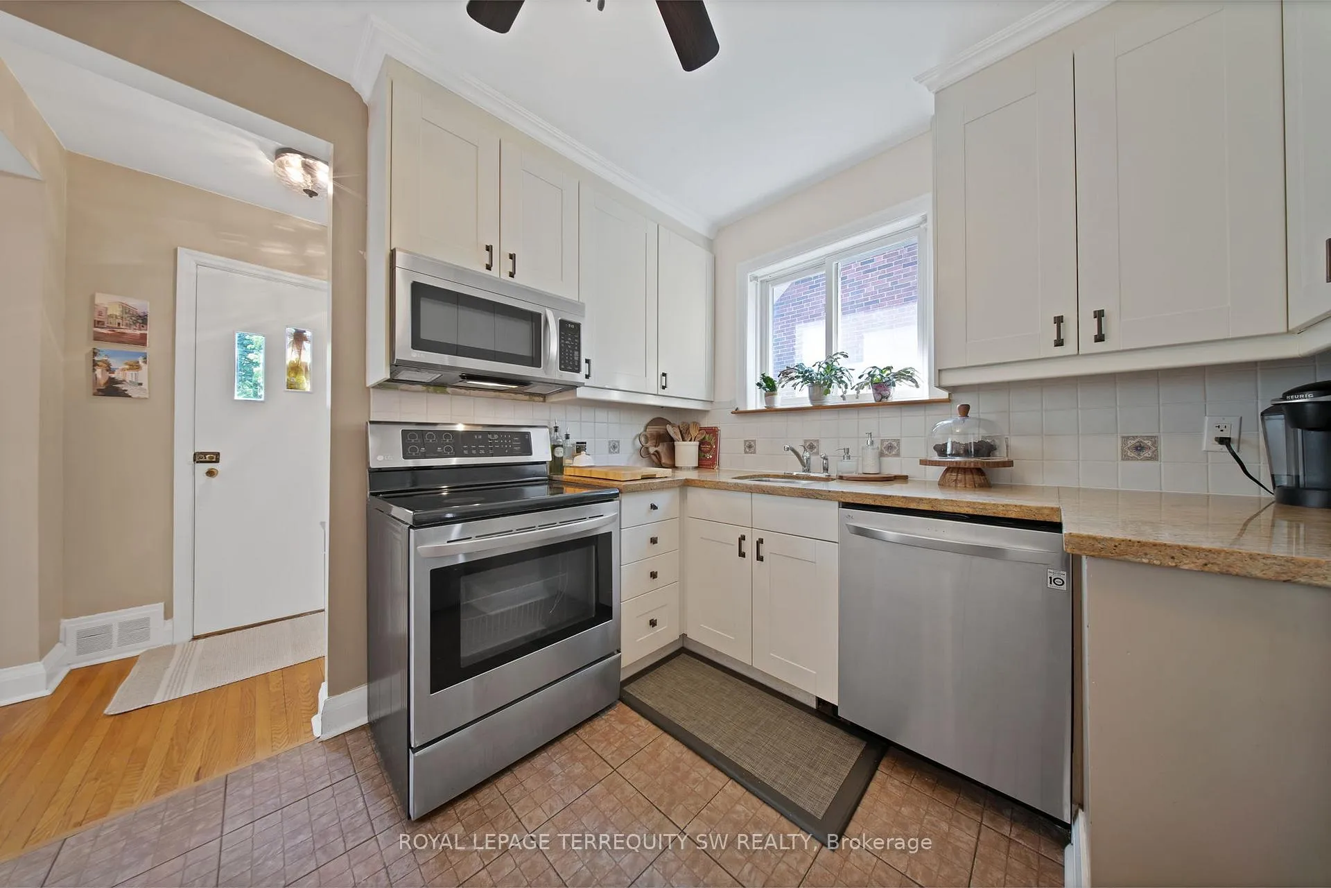 Photo 16 of 100 Harding Boulevard, Scarborough, Birchcliffe-Cliffside — HOMEH