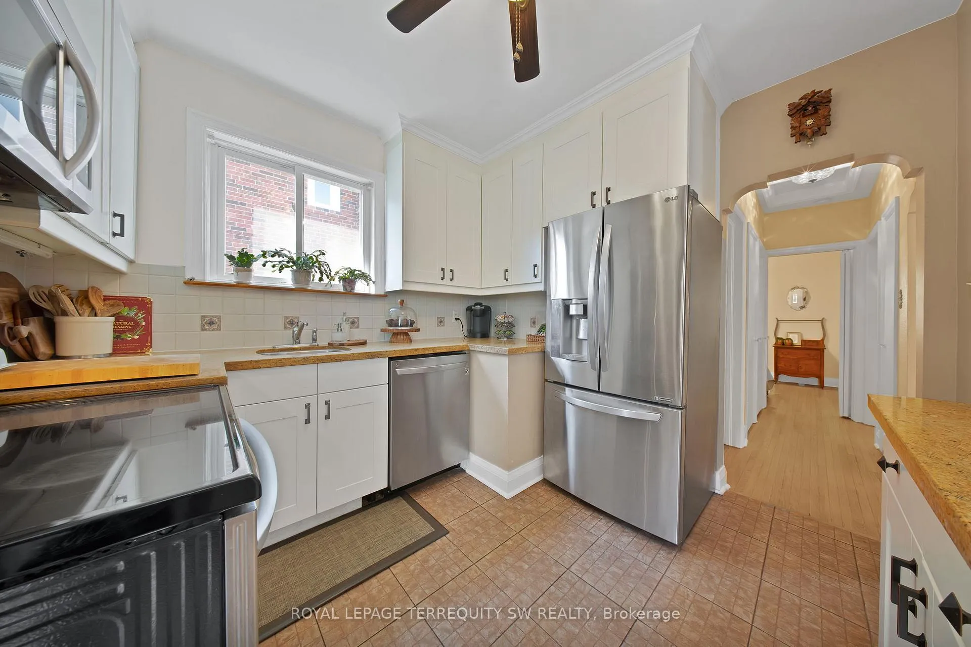 Photo 17 of 100 Harding Boulevard, Scarborough, Birchcliffe-Cliffside — HOMEH
