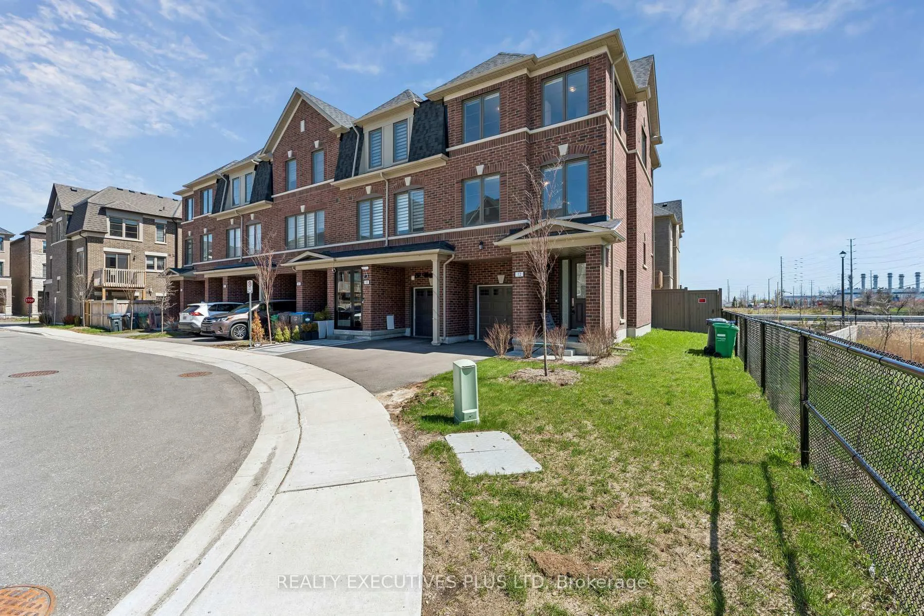Photo 2 of 12 Vestry Way, Brampton, Goreway Drive Corridor — HOMEH