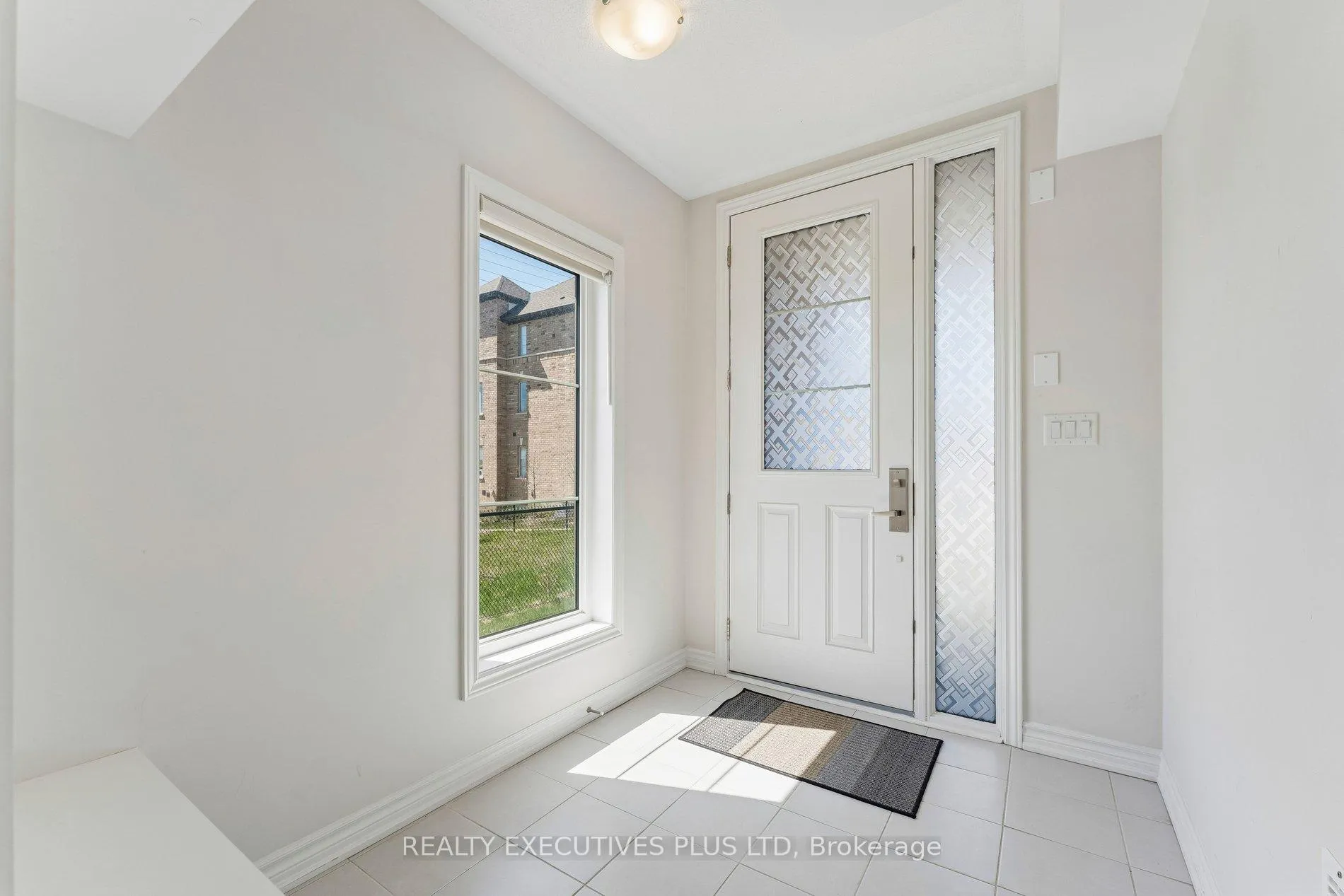 Photo 5 of 12 Vestry Way, Brampton, Goreway Drive Corridor — HOMEH