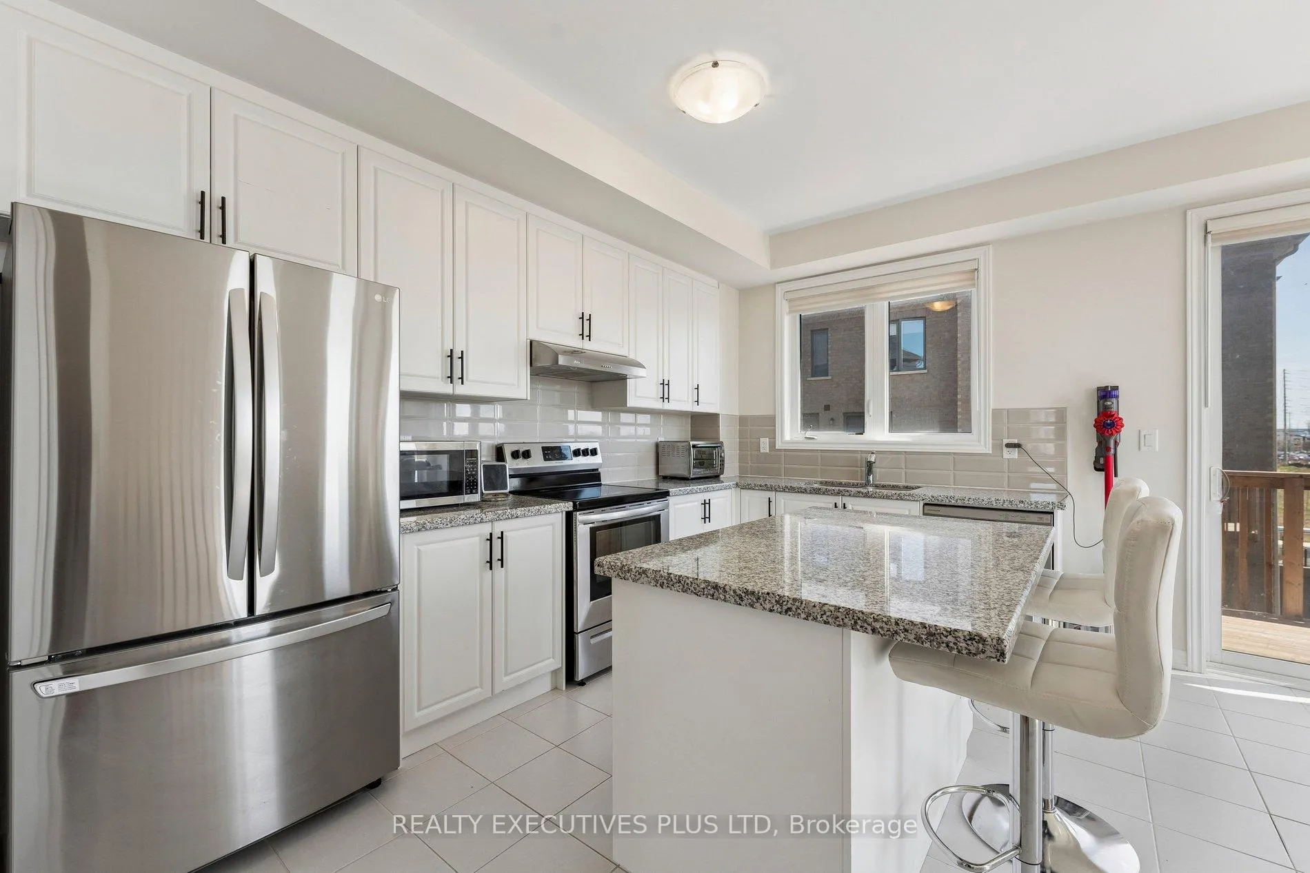 Photo 8 of 12 Vestry Way, Brampton, Goreway Drive Corridor — HOMEH