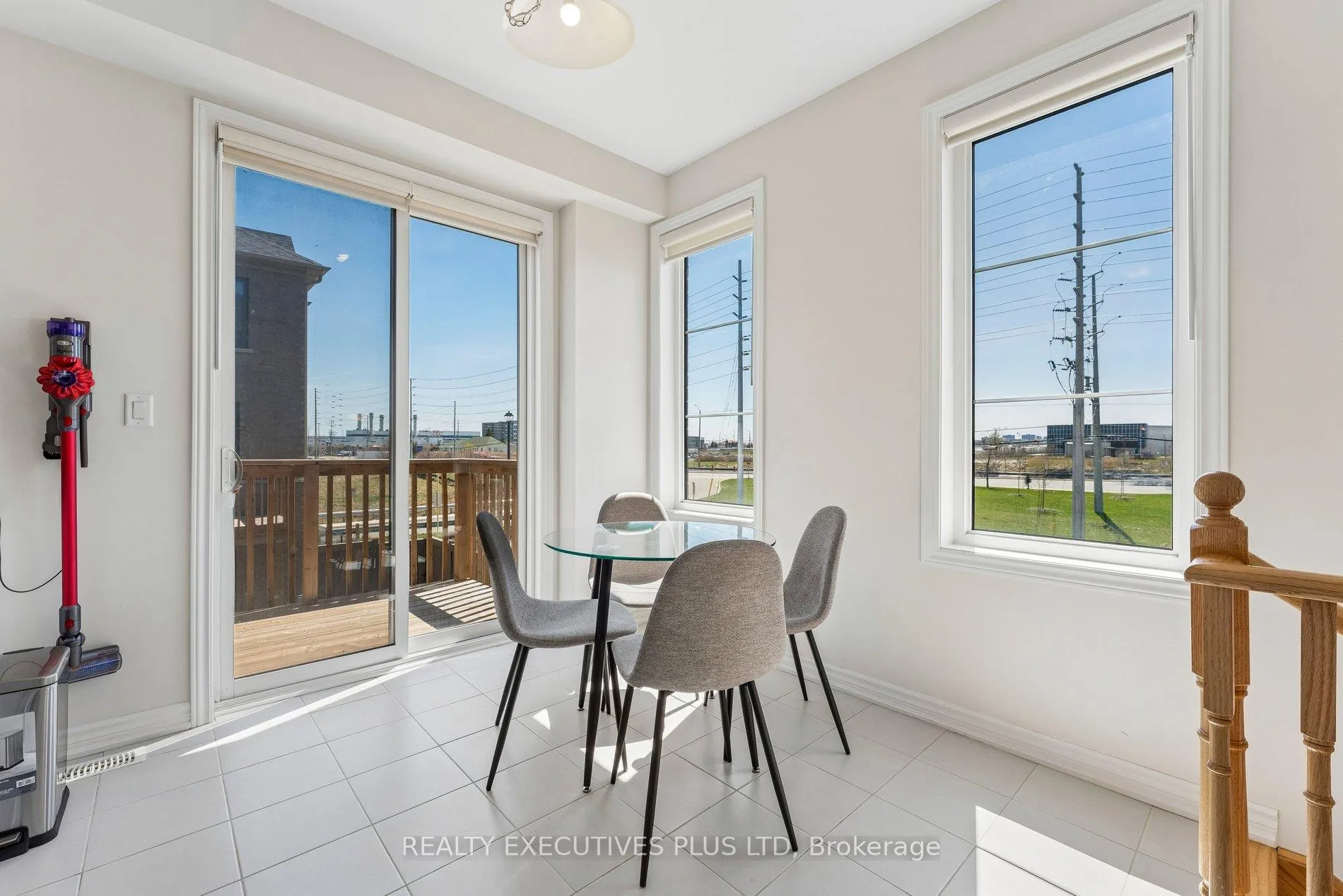 Photo 10 of 12 Vestry Way, Brampton, Goreway Drive Corridor — HOMEH