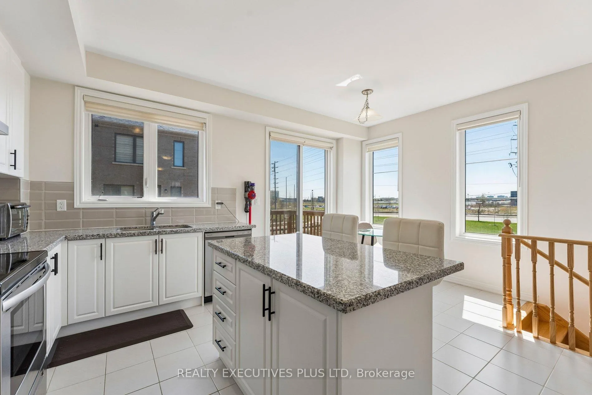 Photo 13 of 12 Vestry Way, Brampton, Goreway Drive Corridor — HOMEH