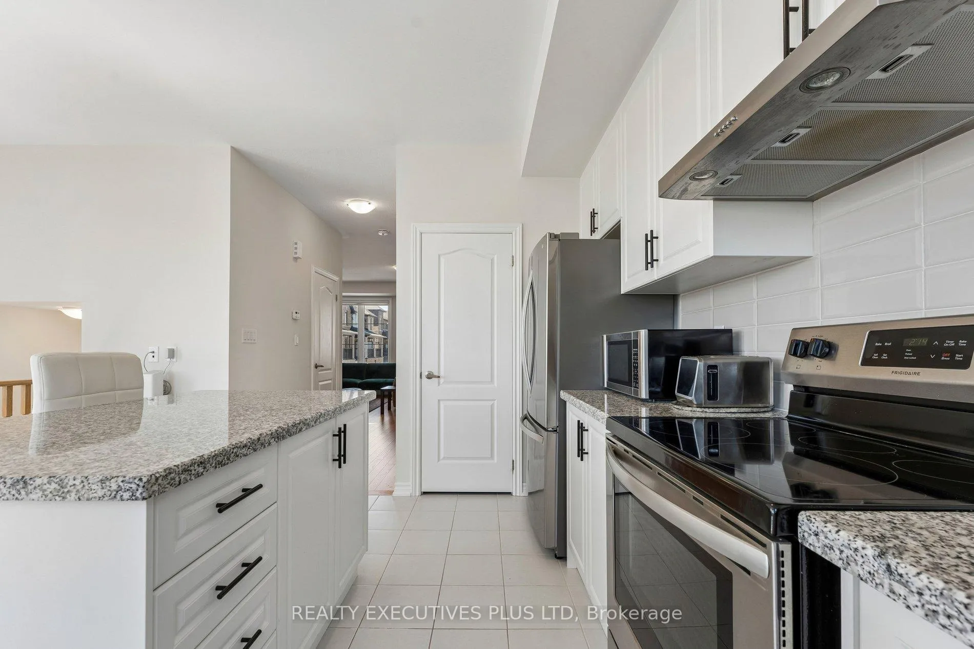 Photo 14 of 12 Vestry Way, Brampton, Goreway Drive Corridor — HOMEH
