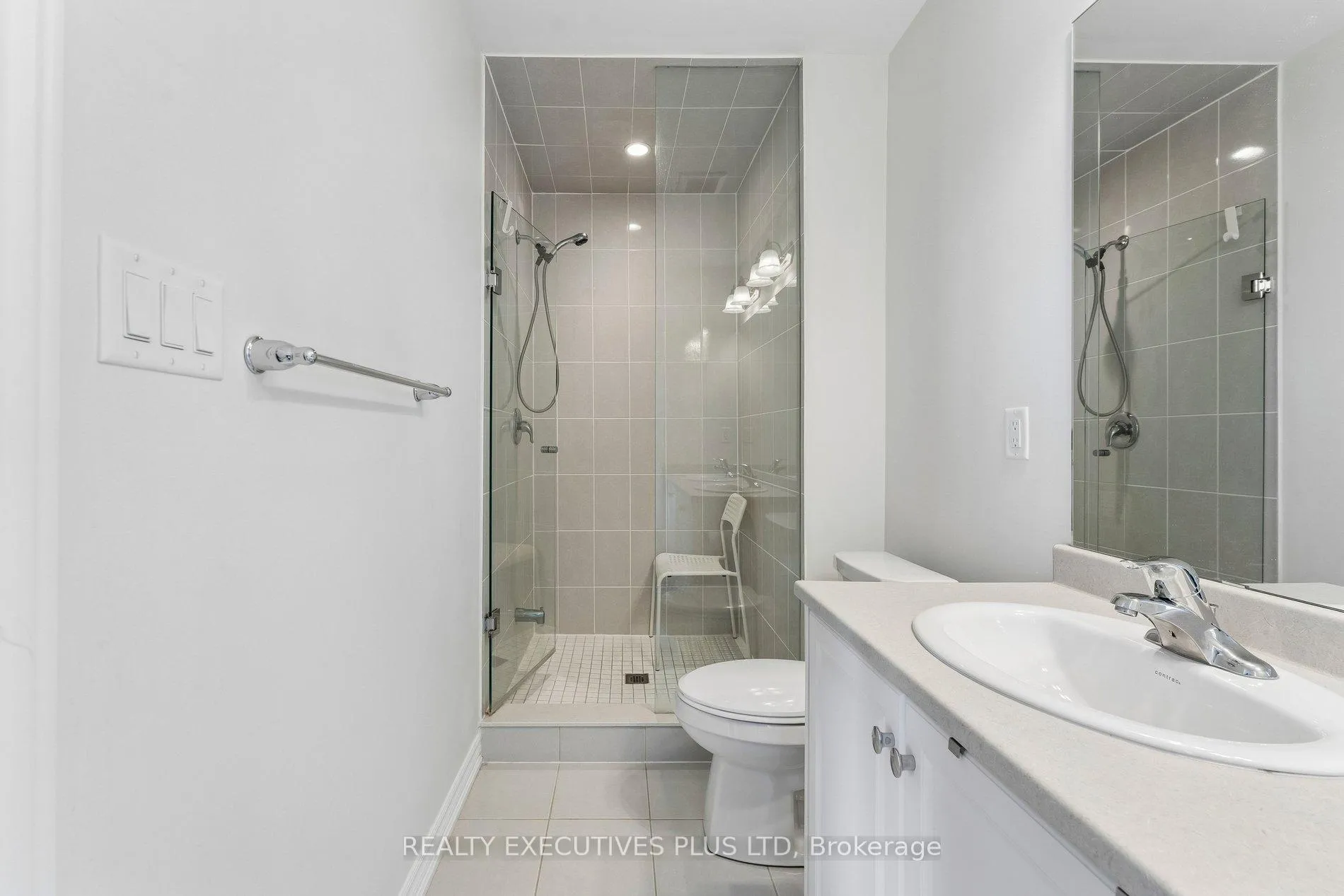 Photo 27 of 12 Vestry Way, Brampton, Goreway Drive Corridor — HOMEH