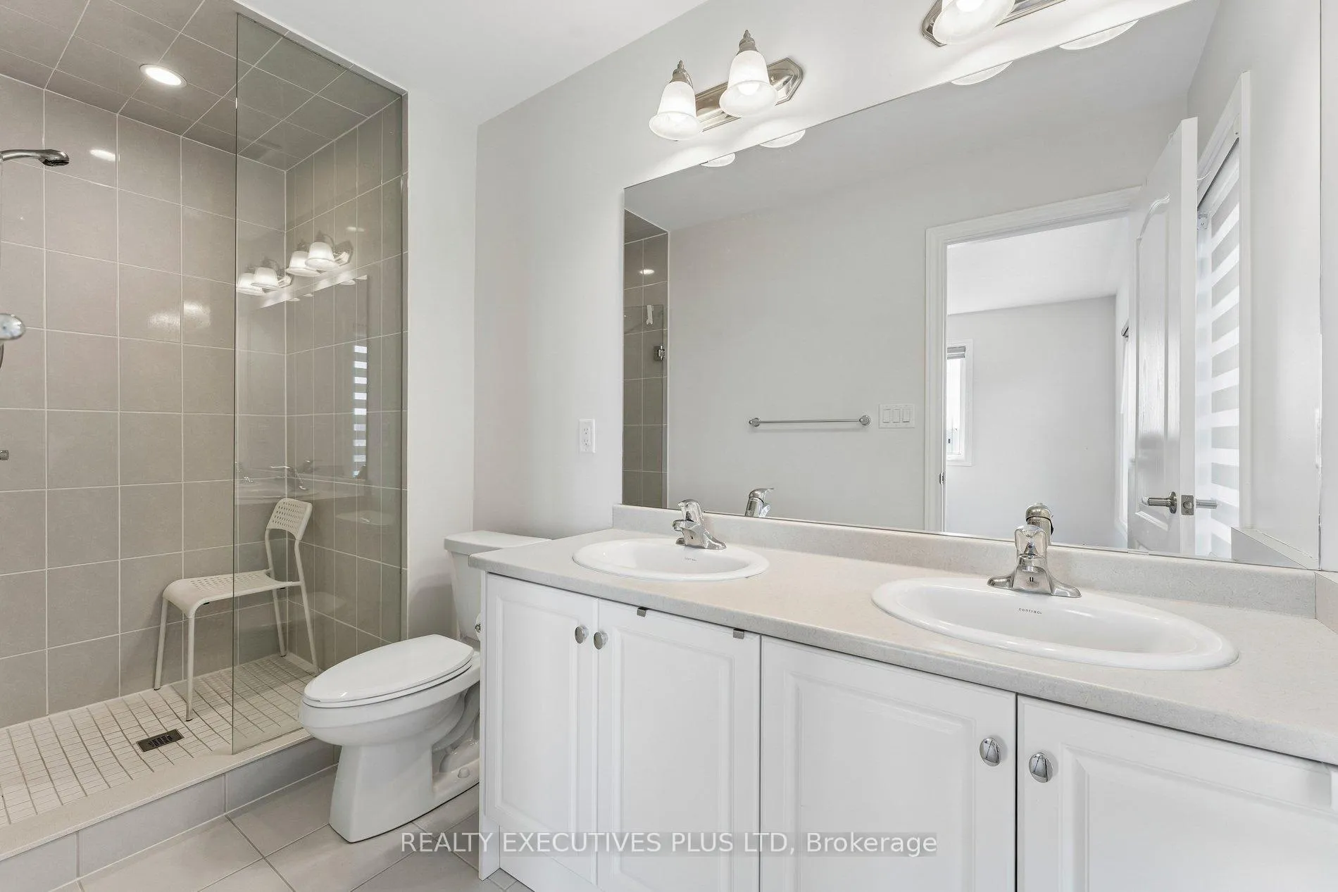 Photo 28 of 12 Vestry Way, Brampton, Goreway Drive Corridor — HOMEH