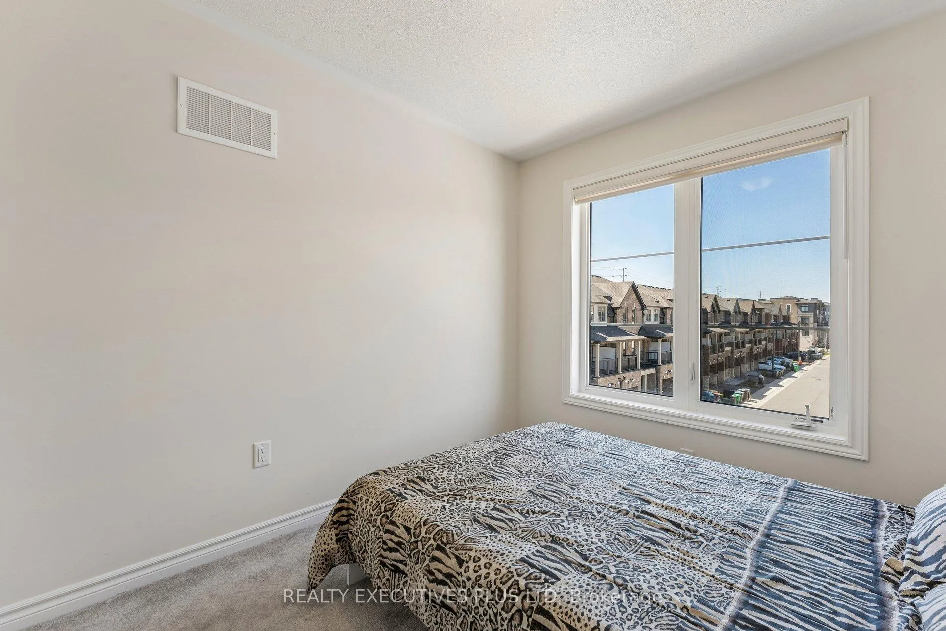 Photo 30 of 12 Vestry Way, Brampton, Goreway Drive Corridor — HOMEH